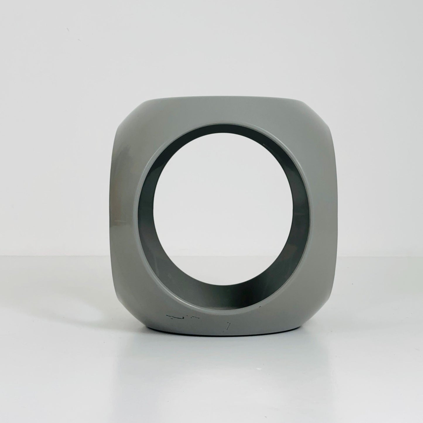 Mid-Century Fiberglass Würfel Side Table in Grey – Design by Luigi Colani for Interlink, France, 1980s