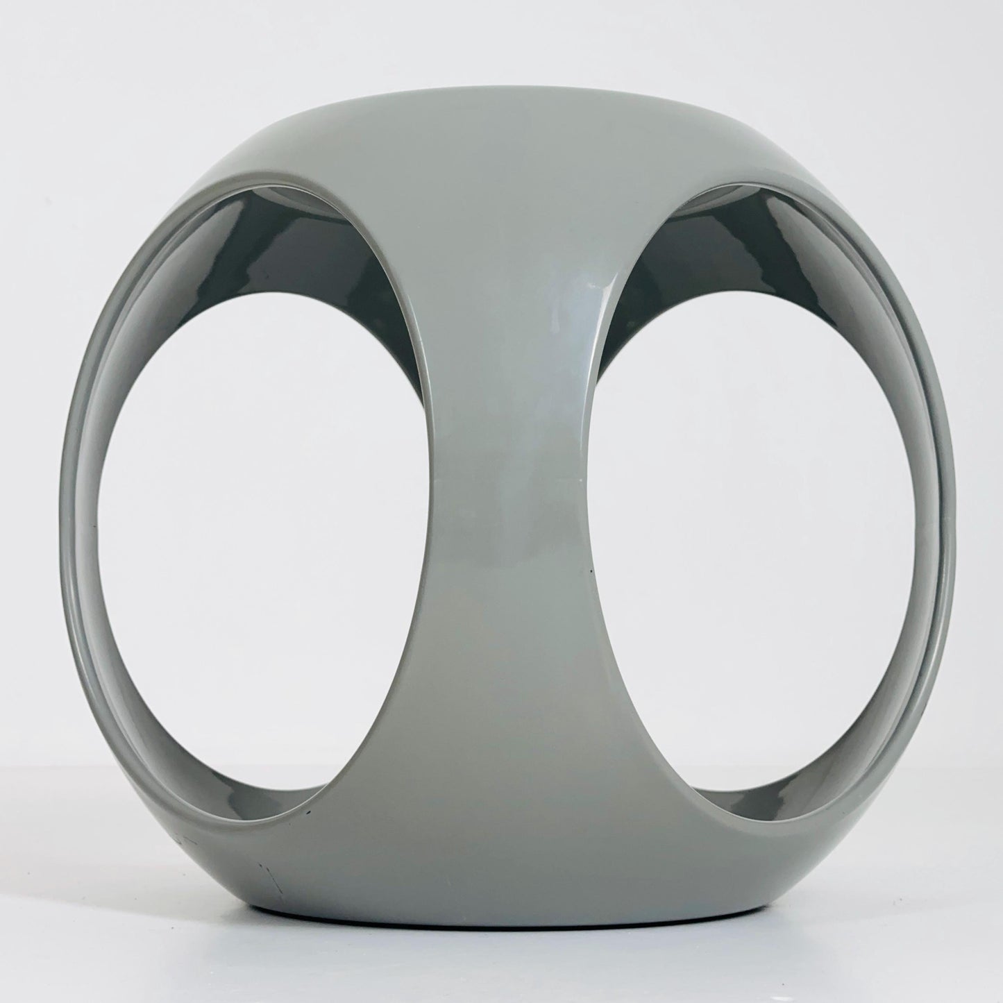 Mid-Century Fiberglass Würfel Side Table in Grey – Design by Luigi Colani for Interlink, France, 1980s