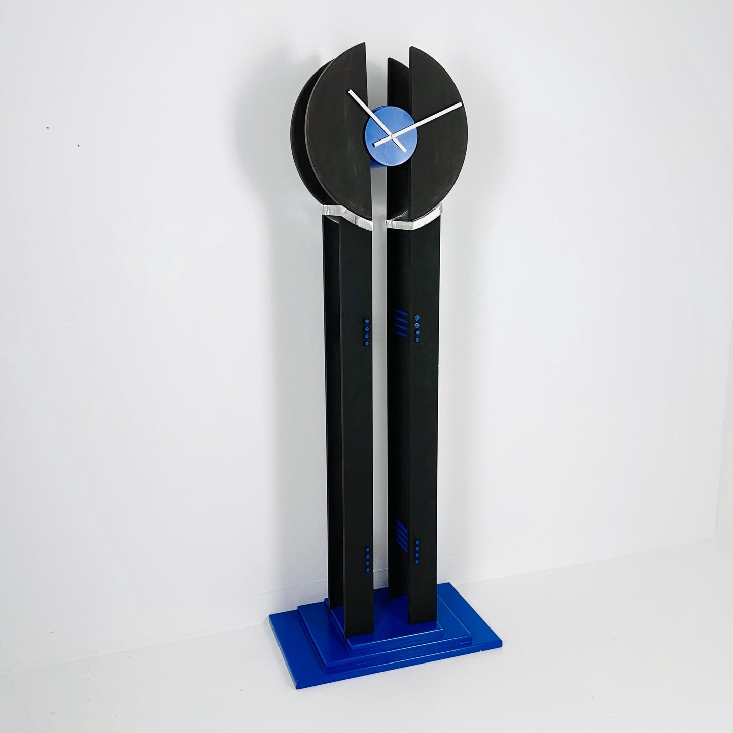 Mid-Century Standing Clock – Postmodern Memphis Design – Plexiglass & Wood France 1980s