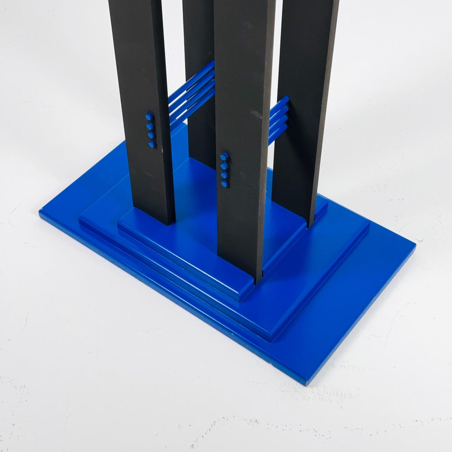 Mid-Century Standing Clock – Postmodern Memphis Design – Plexiglass & Wood France 1980s