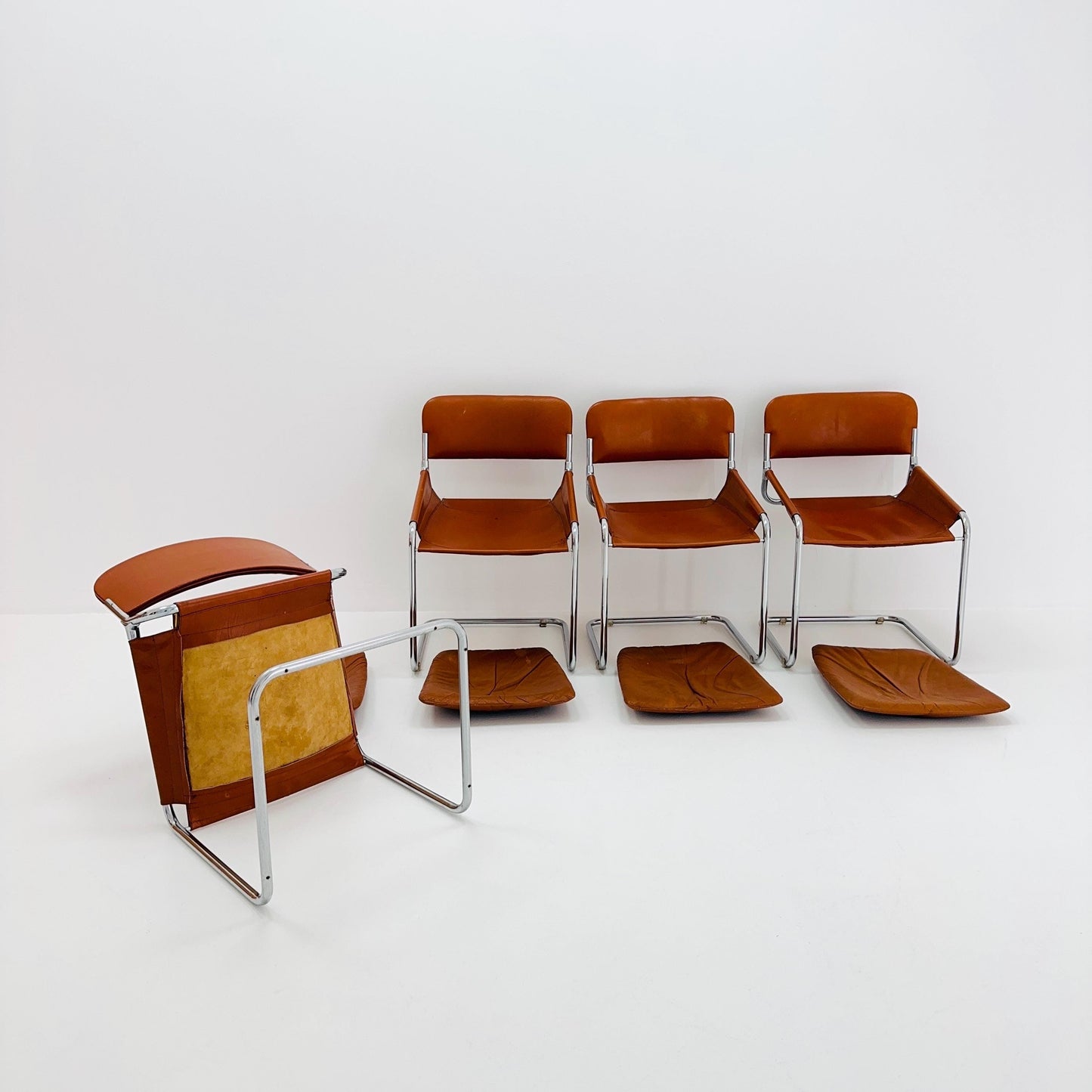 Set of 4 Mid century cognac leather & chrome tubular sling chair, Italy 1970