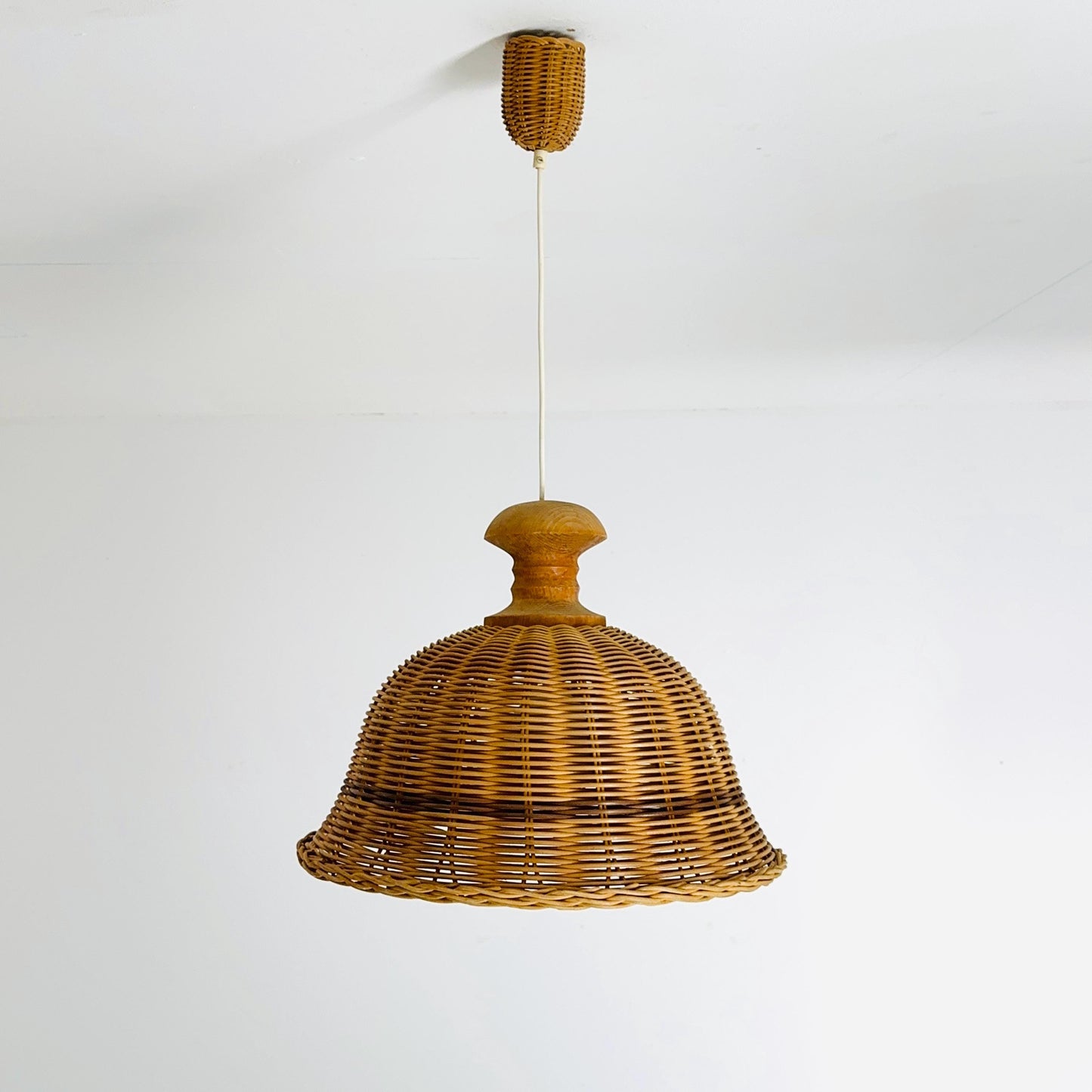 Bambus Rattan wooden Mid-Century chandelier 1960s