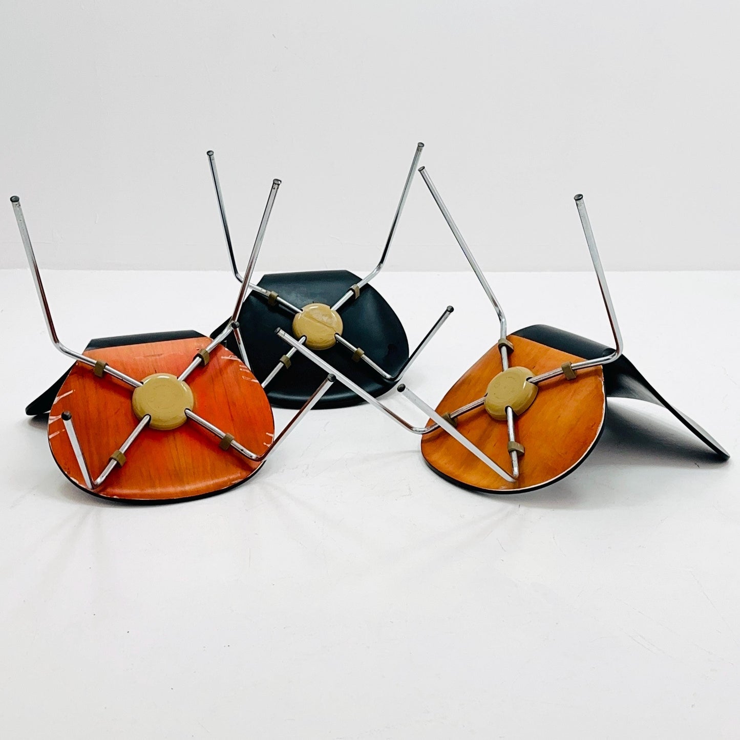 1 of 3 Mid century black butterfly chair by Arne Jacobsen 3107 for Fritz Hansen, Denmark 1970s