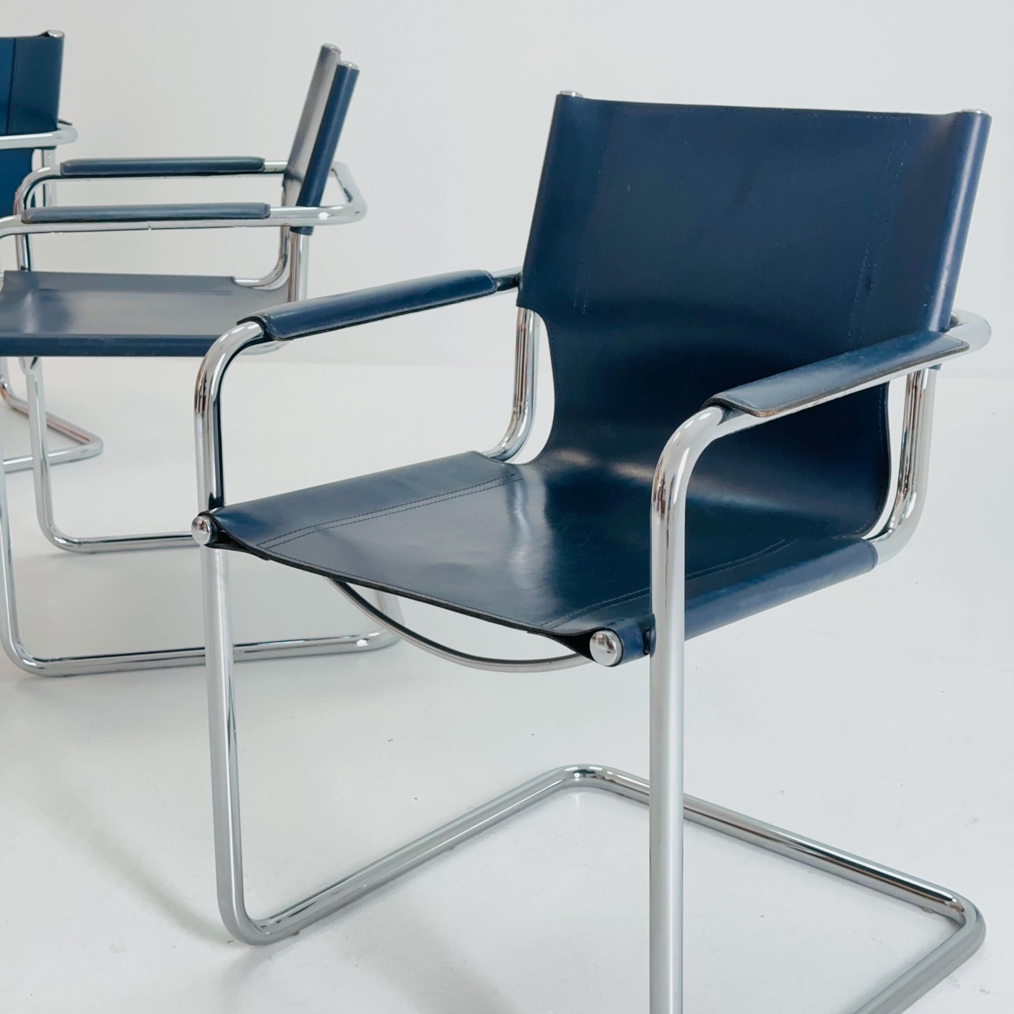 set of 4 Matteo Grassi original Bauhaus design Visitor model Chair dark blue / Navy Leather 1970s Italy