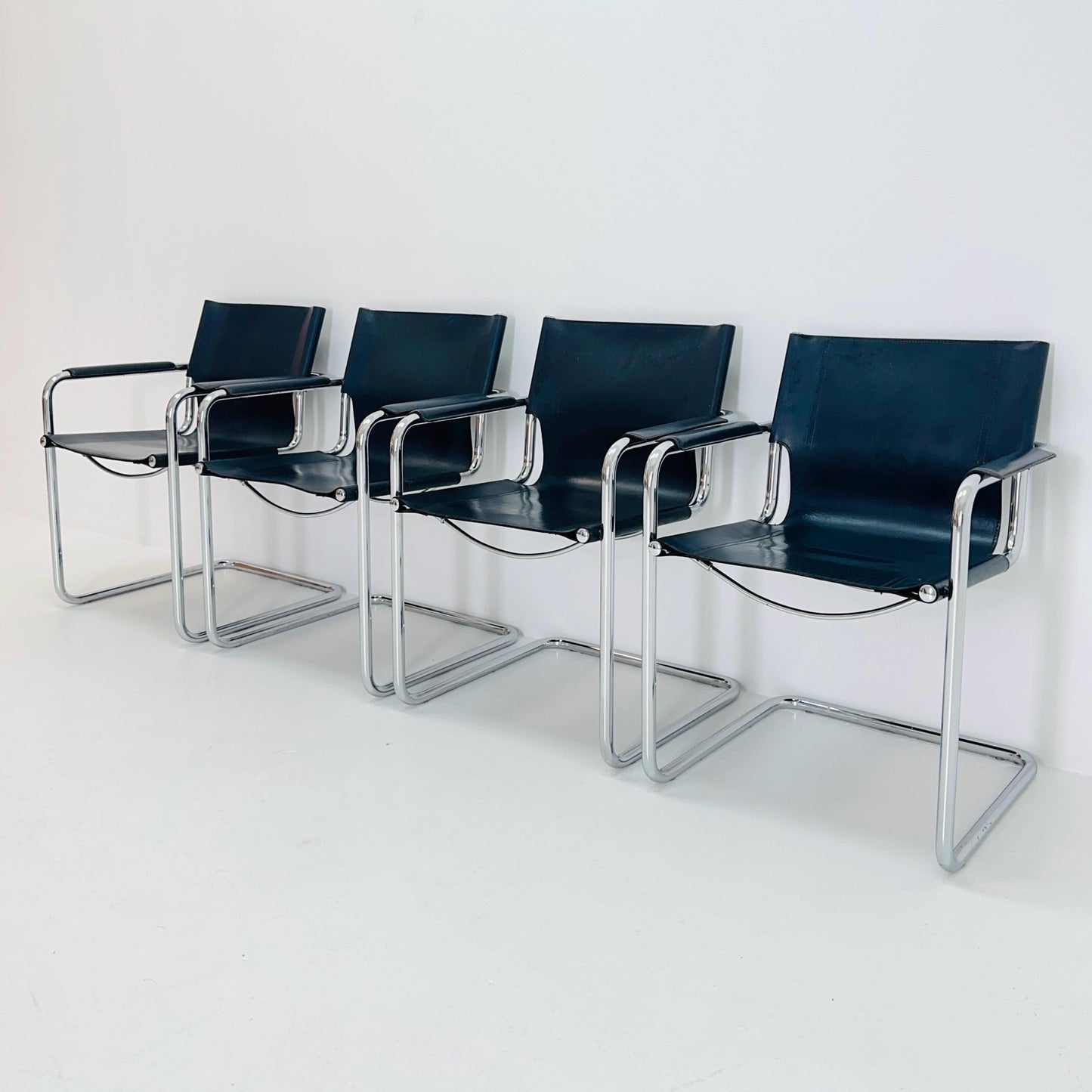 set of 4 Matteo Grassi original Bauhaus design Visitor model Chair dark blue / Navy Leather 1970s Italy