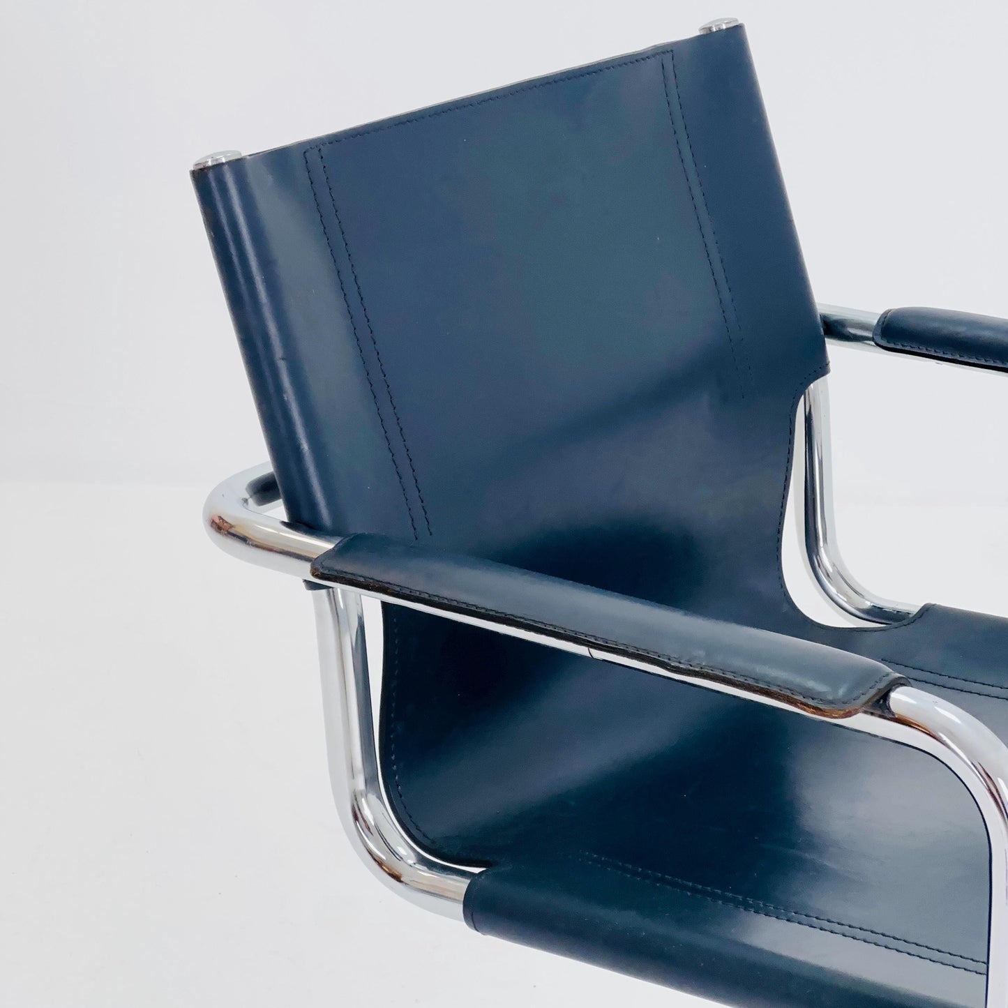 Mid century Matteo Grassi original Bauhaus design Visitor model Chair dark blue / Navy Leather 1970s Italy