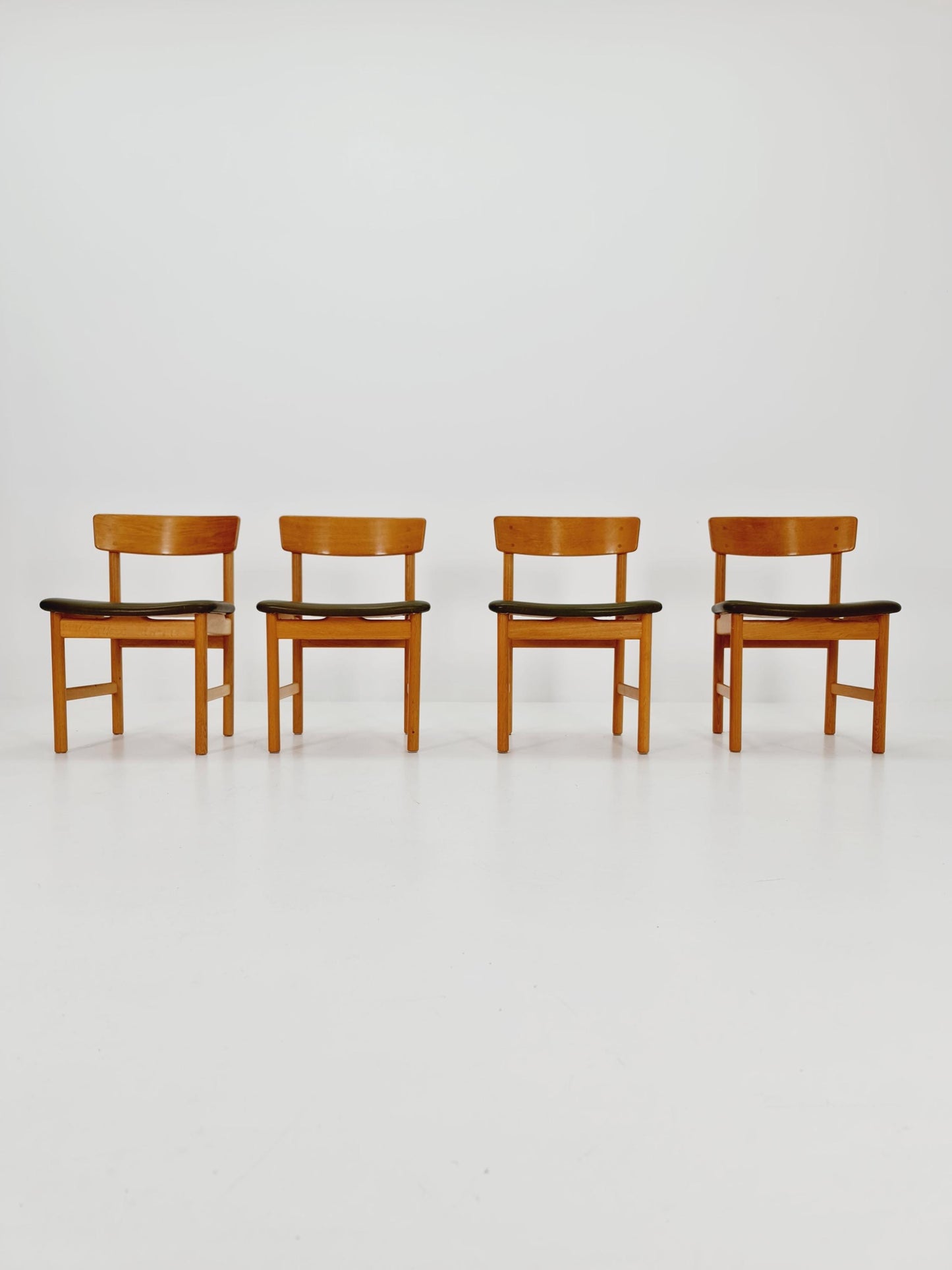 Mid Century Dansih Oak and Leather chair by Børge Mogensen for Fredericia stolfabrik , 1960s Set of 4