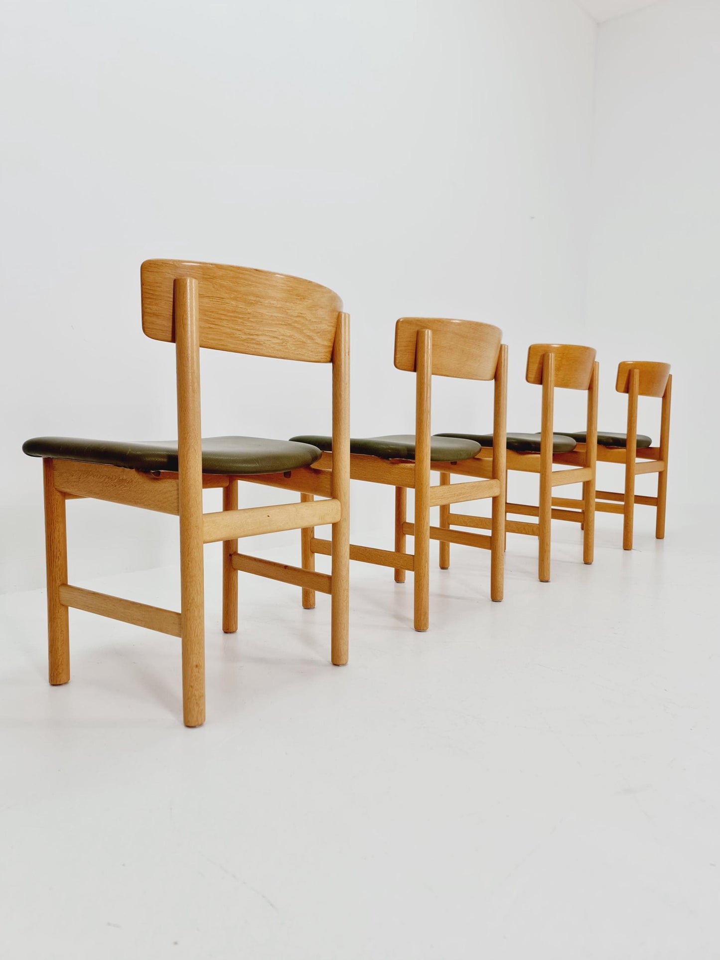 Mid Century Dansih Oak and Leather chair by Børge Mogensen for Fredericia stolfabrik , 1960s Set of 4