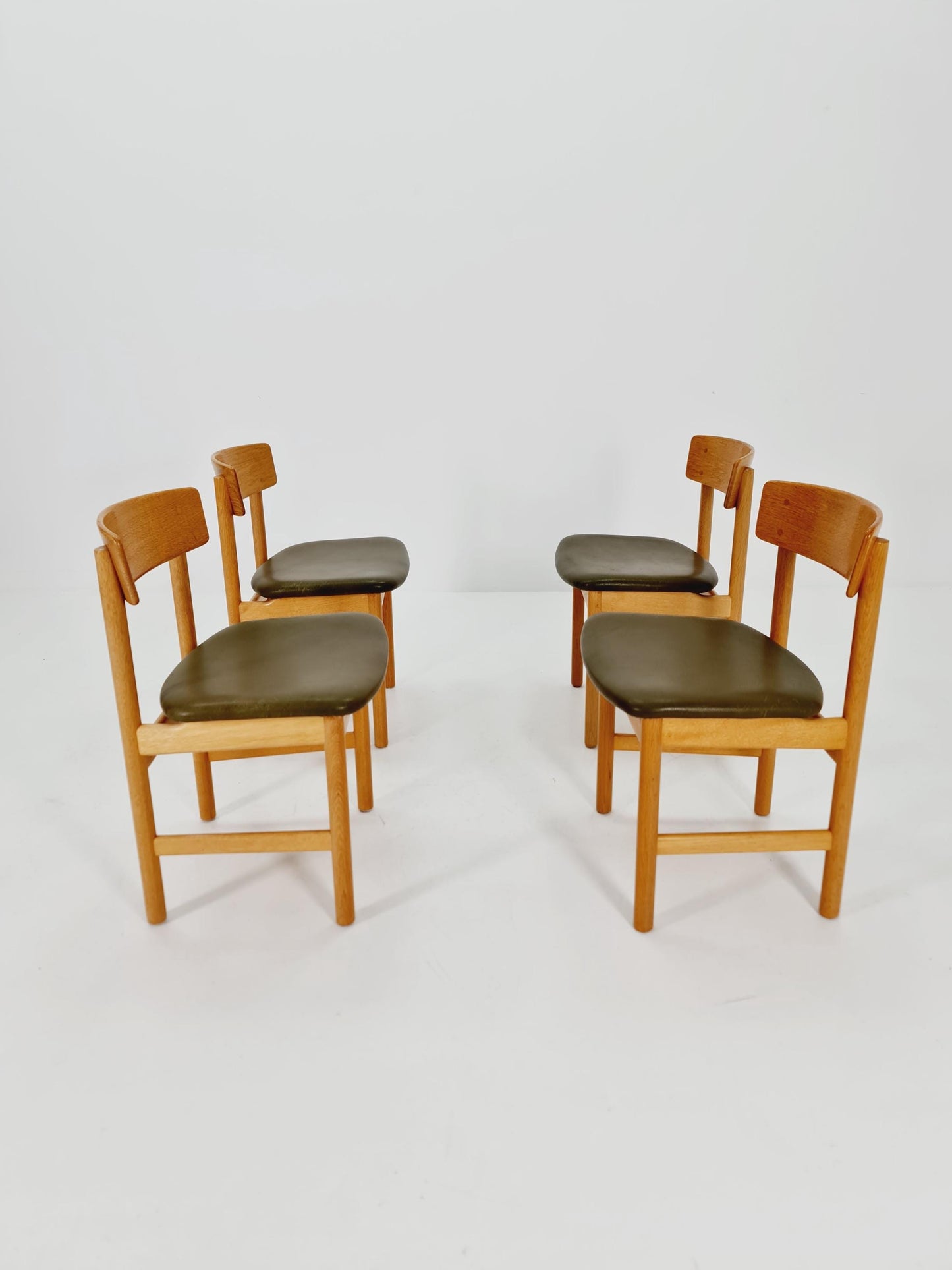 Mid Century Dansih Oak and Leather chair by Børge Mogensen for Fredericia stolfabrik , 1960s Set of 4