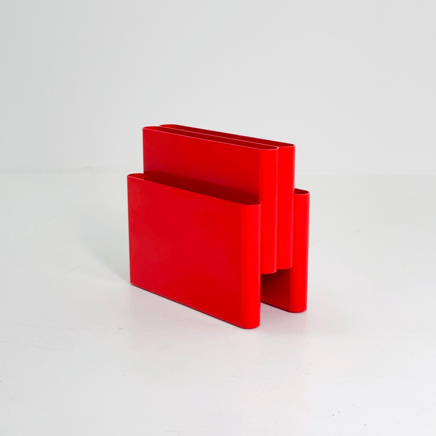 Mid-Century Modern Magazine Rack with 4 Compartments by Giotto Stoppino for Kartell, 1970s model 4676 Italy
