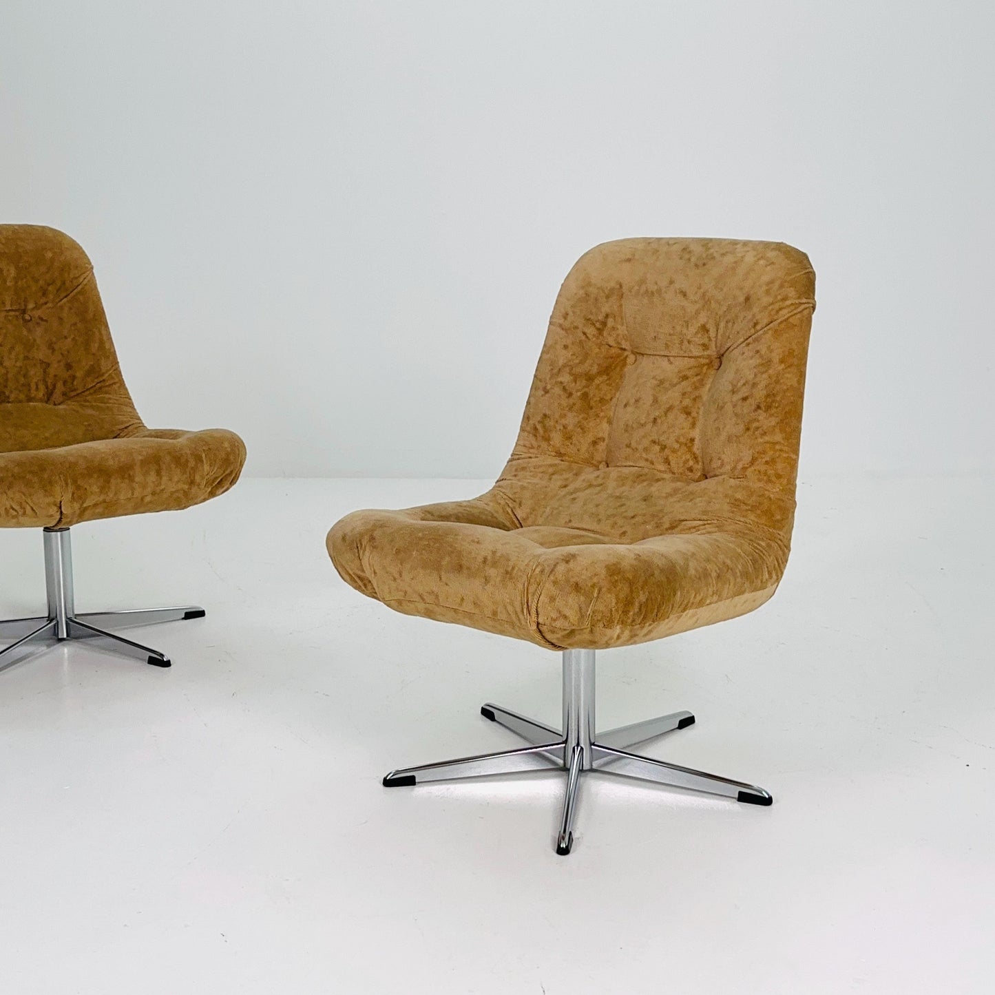 1 of 2 Bauhaus Mid-Century Lounge Swivel Chair — Chrome Star Base & Dark Beige Fabric — Germany, 1980s