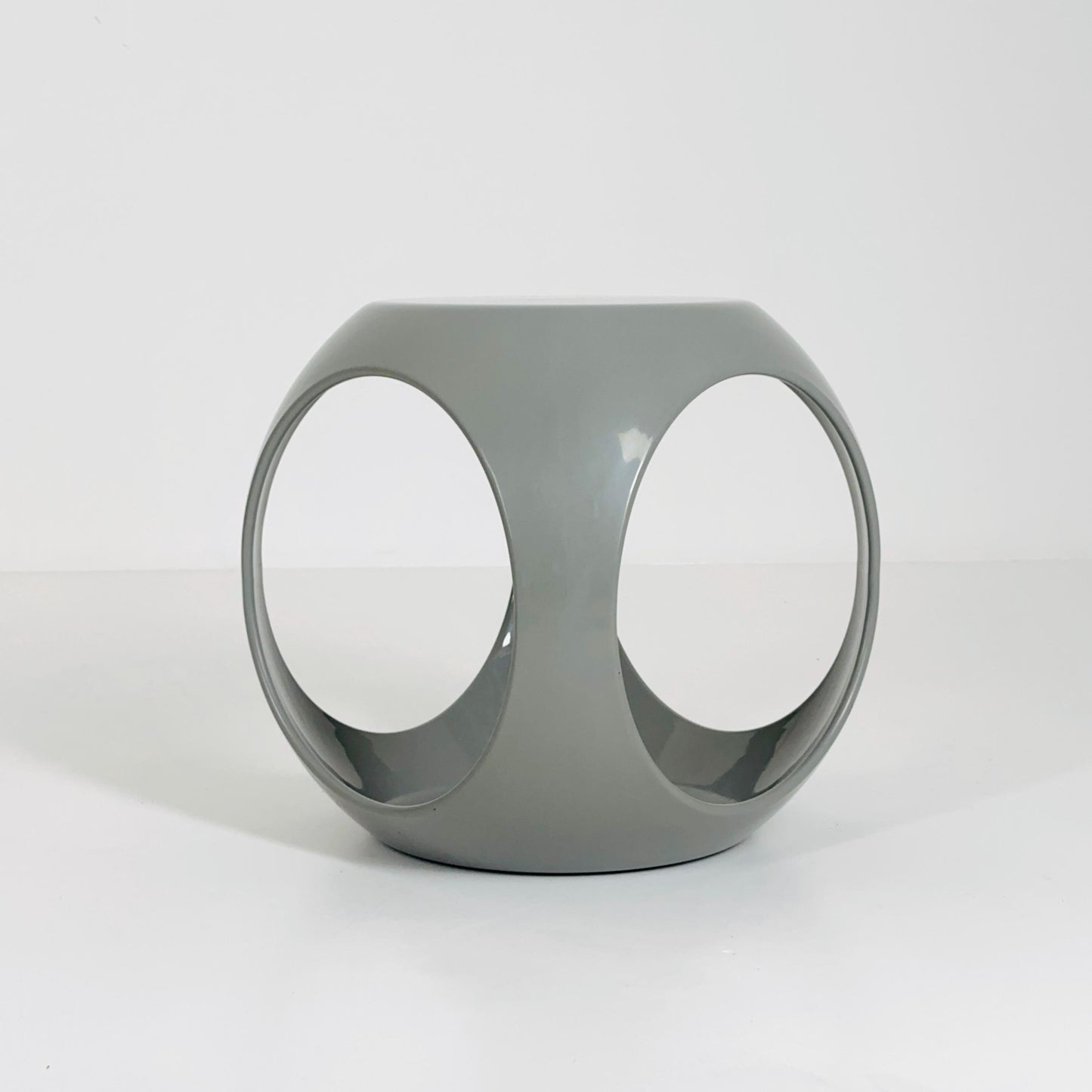 Mid-Century Fiberglass Würfel Side Table in Grey – Design by Luigi Colani for Interlink, France, 1980s
