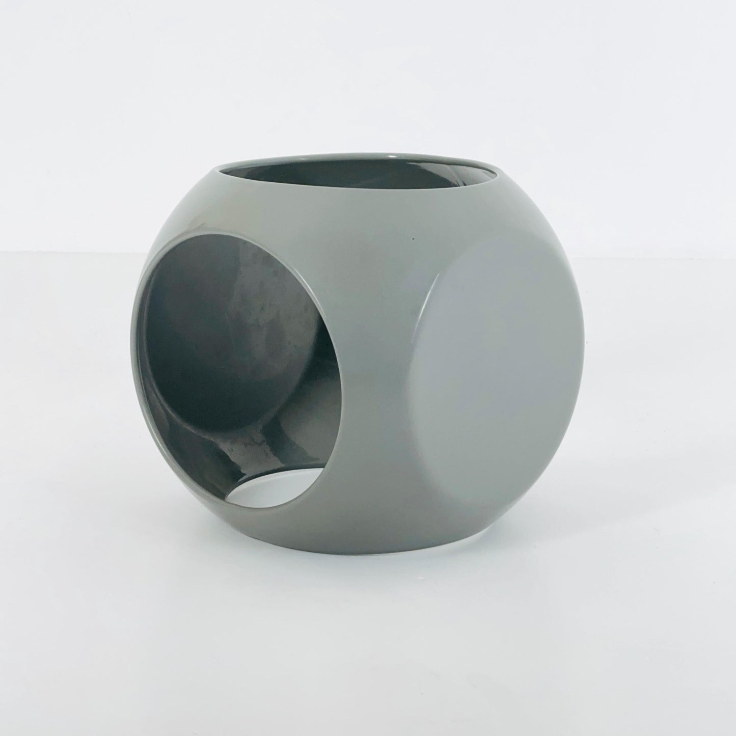 Mid-Century Fiberglass Würfel Side Table in Grey – Design by Luigi Colani for Interlink, France, 1980s