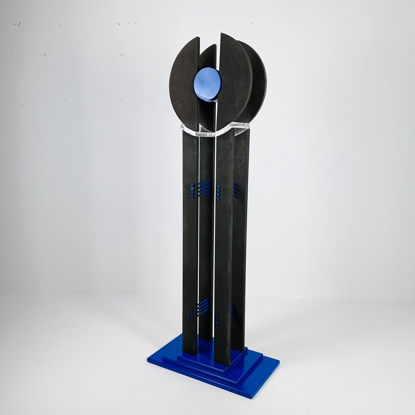 Mid-Century Standing Clock – Postmodern Memphis Design – Plexiglass & Wood France 1980s