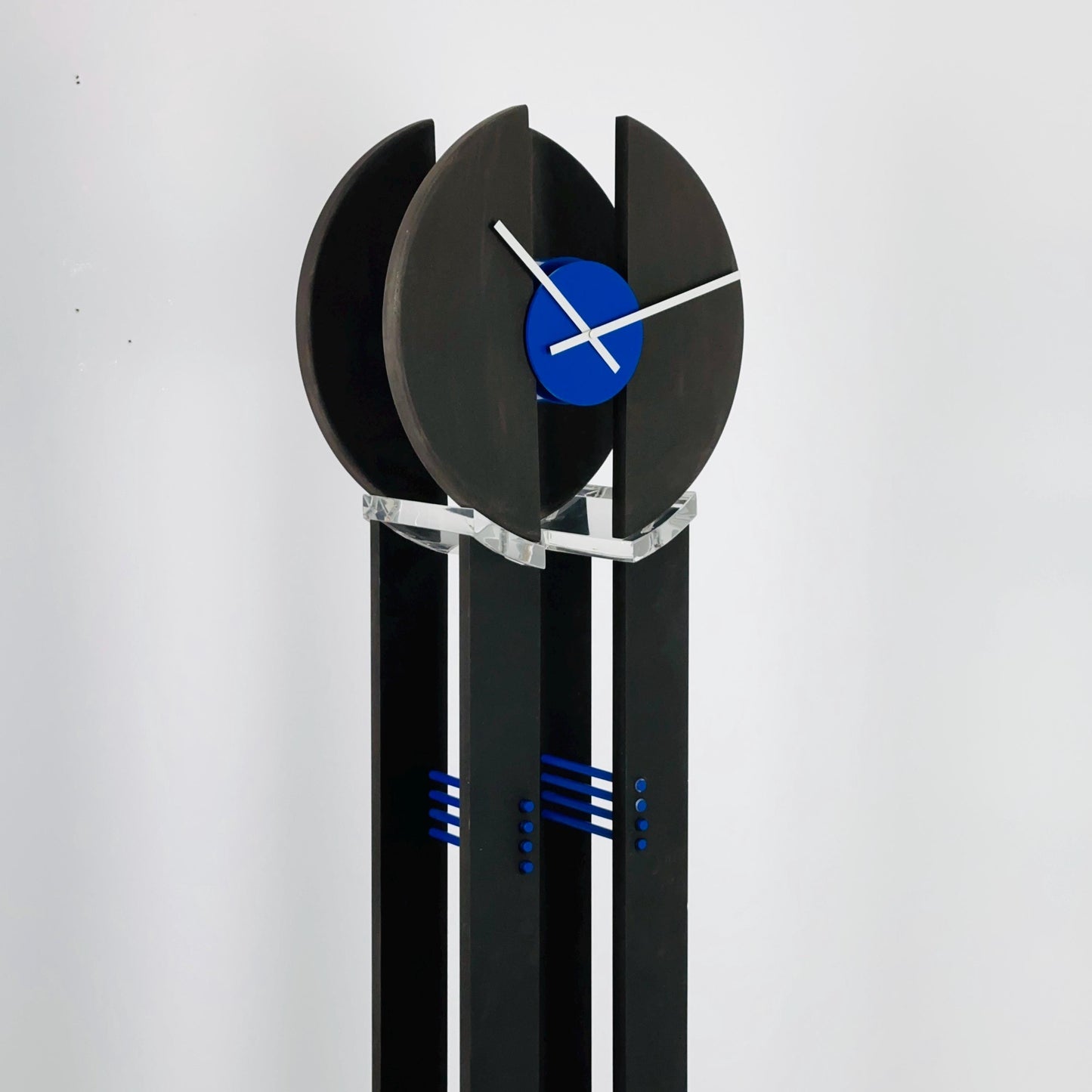 Mid-Century Standing Clock – Postmodern Memphis Design – Plexiglass & Wood France 1980s