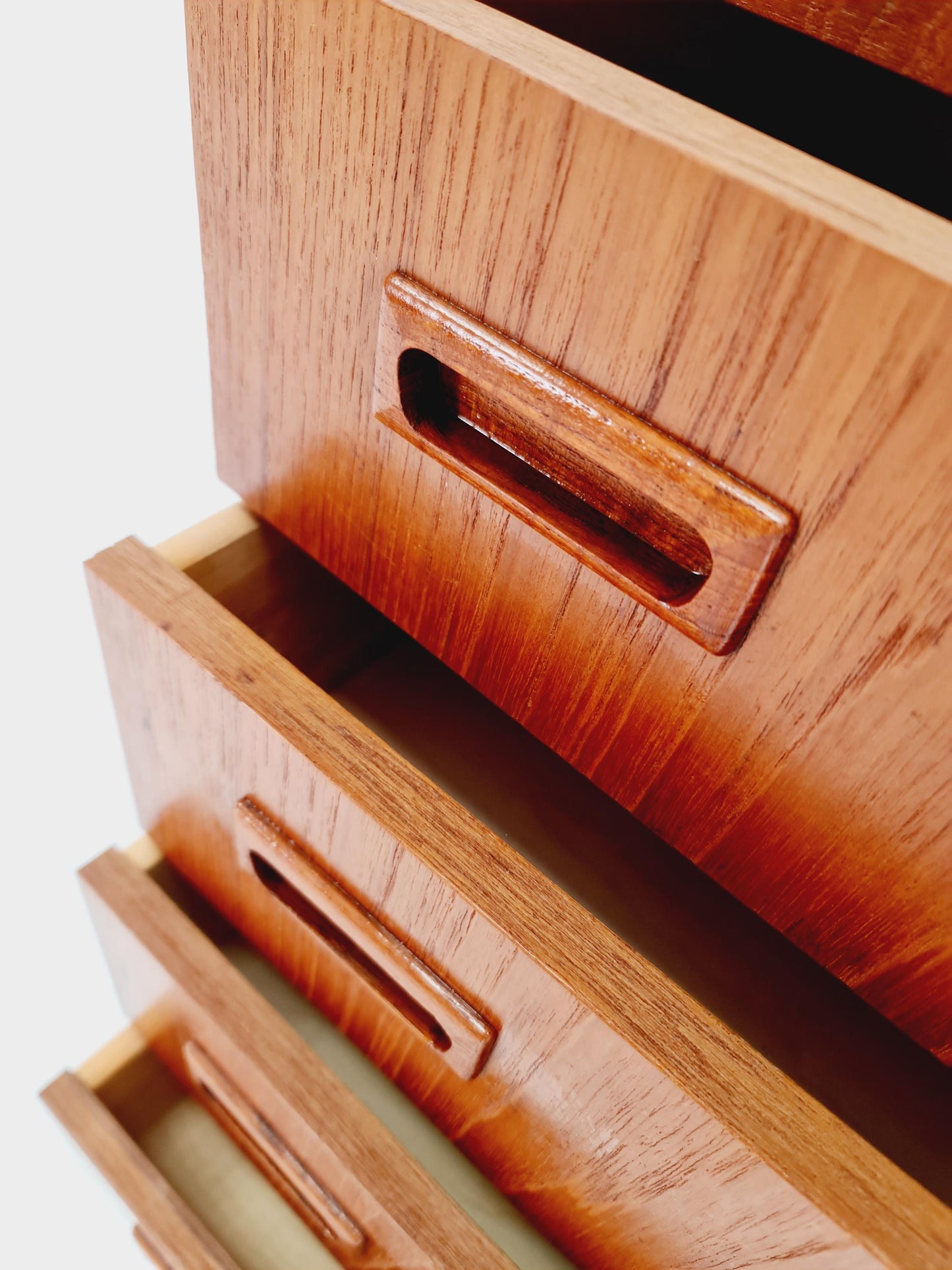Midcentury danish design chest of drawers 1960s