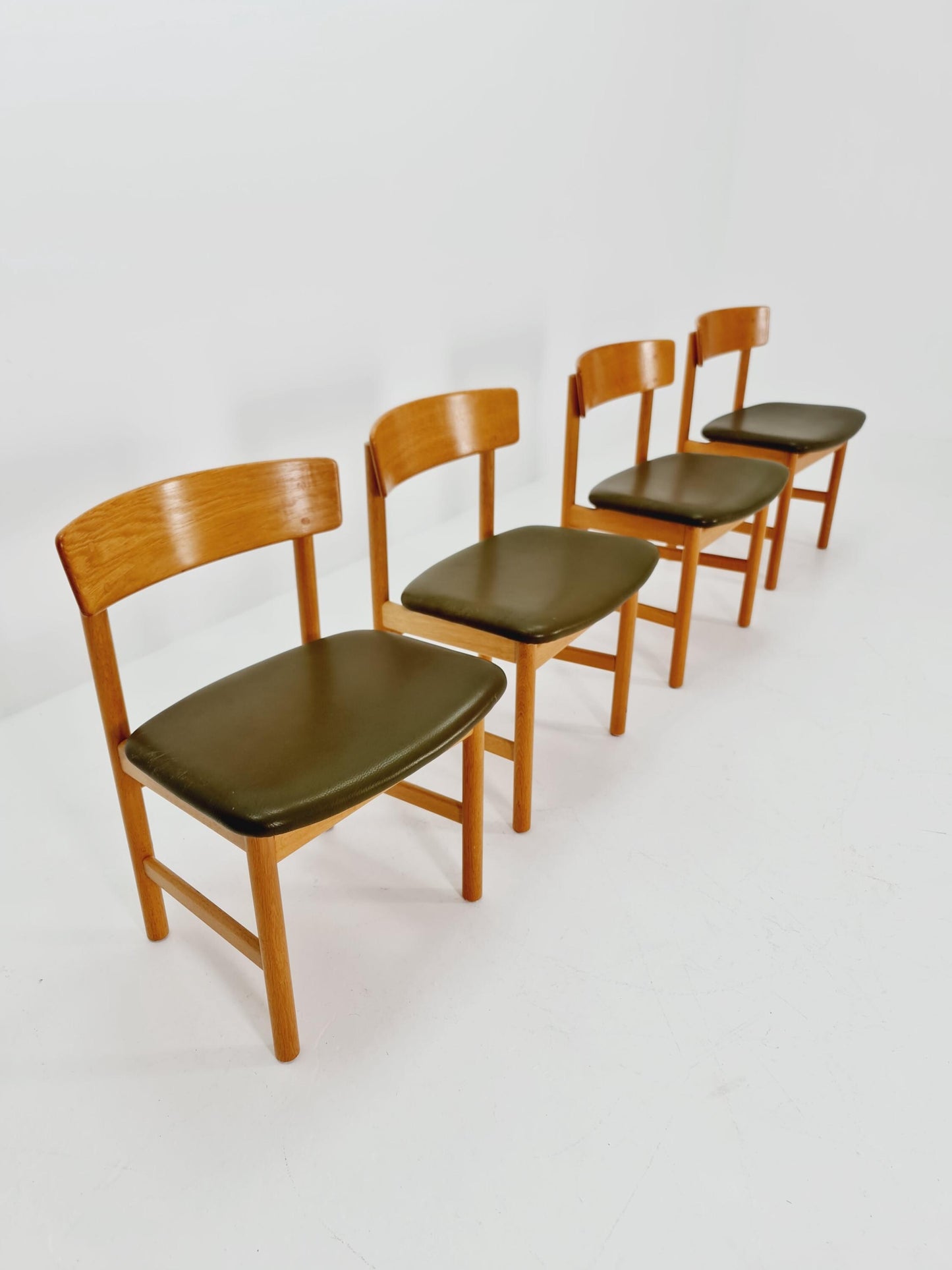 Mid Century Dansih Oak and Leather chair by Børge Mogensen for Fredericia stolfabrik , 1960s Set of 4