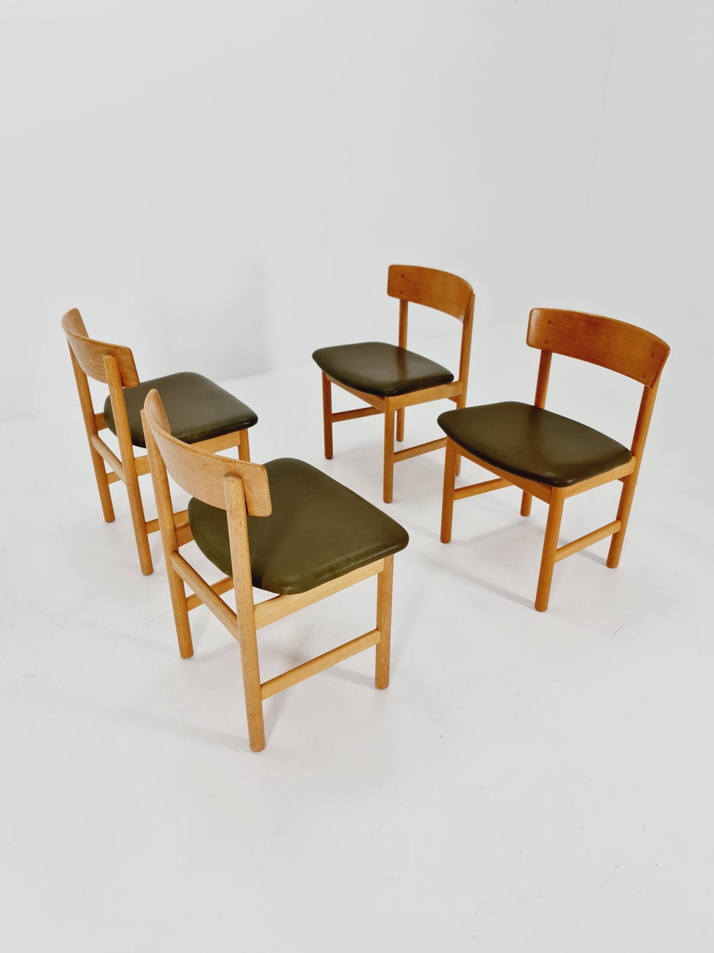 Mid Century Dansih Oak and Leather chair by Børge Mogensen for Fredericia stolfabrik , 1960s Set of 4
