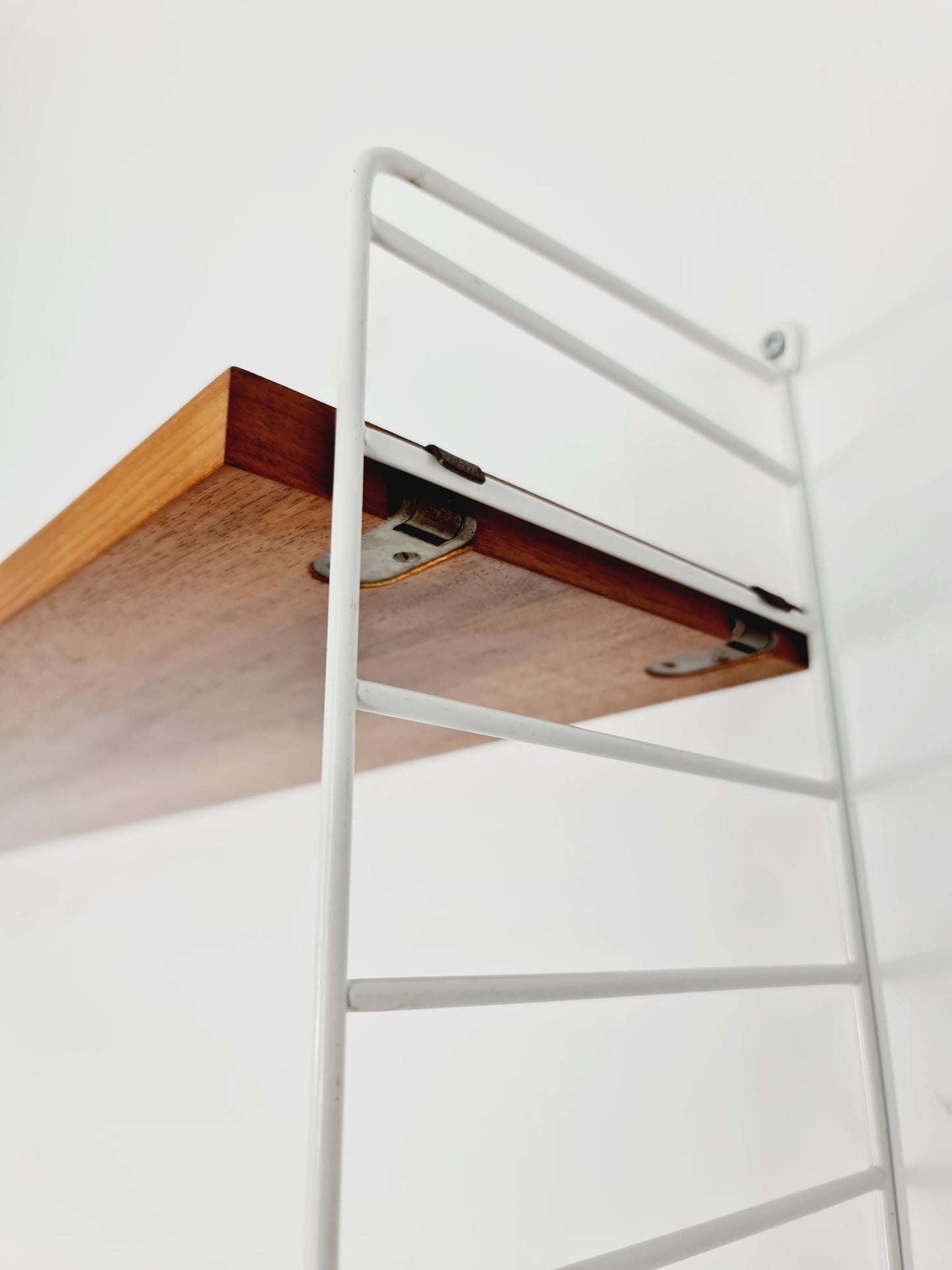 Original MCM Teak shelving system - consists of White lacquered metal ladders, from string Stockholm 1960s