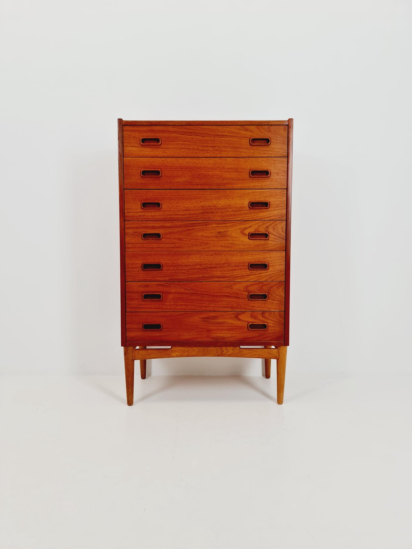 Midcentury Danish teak chest of drawers / drawer dresser / cabinet, 1960s