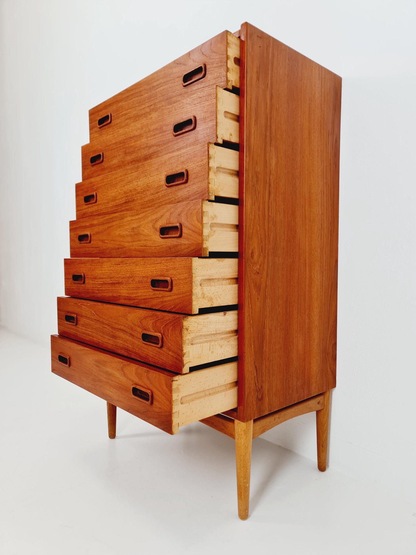 Midcentury Danish teak chest of drawers / drawer dresser / cabinet, 1960s