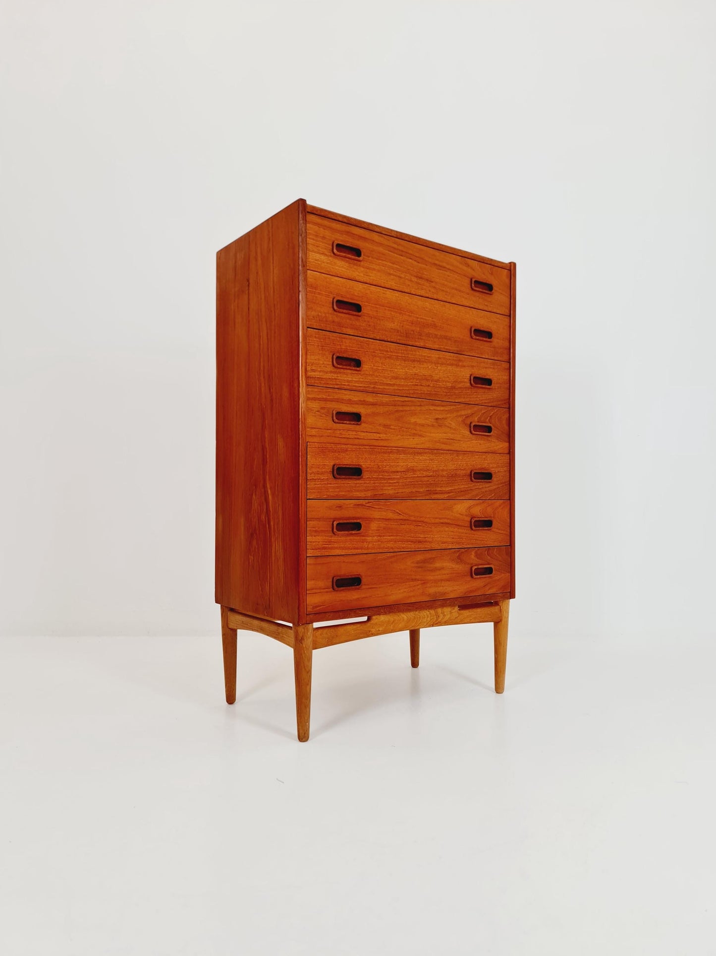 Midcentury Danish teak chest of drawers / drawer dresser / cabinet, 1960s