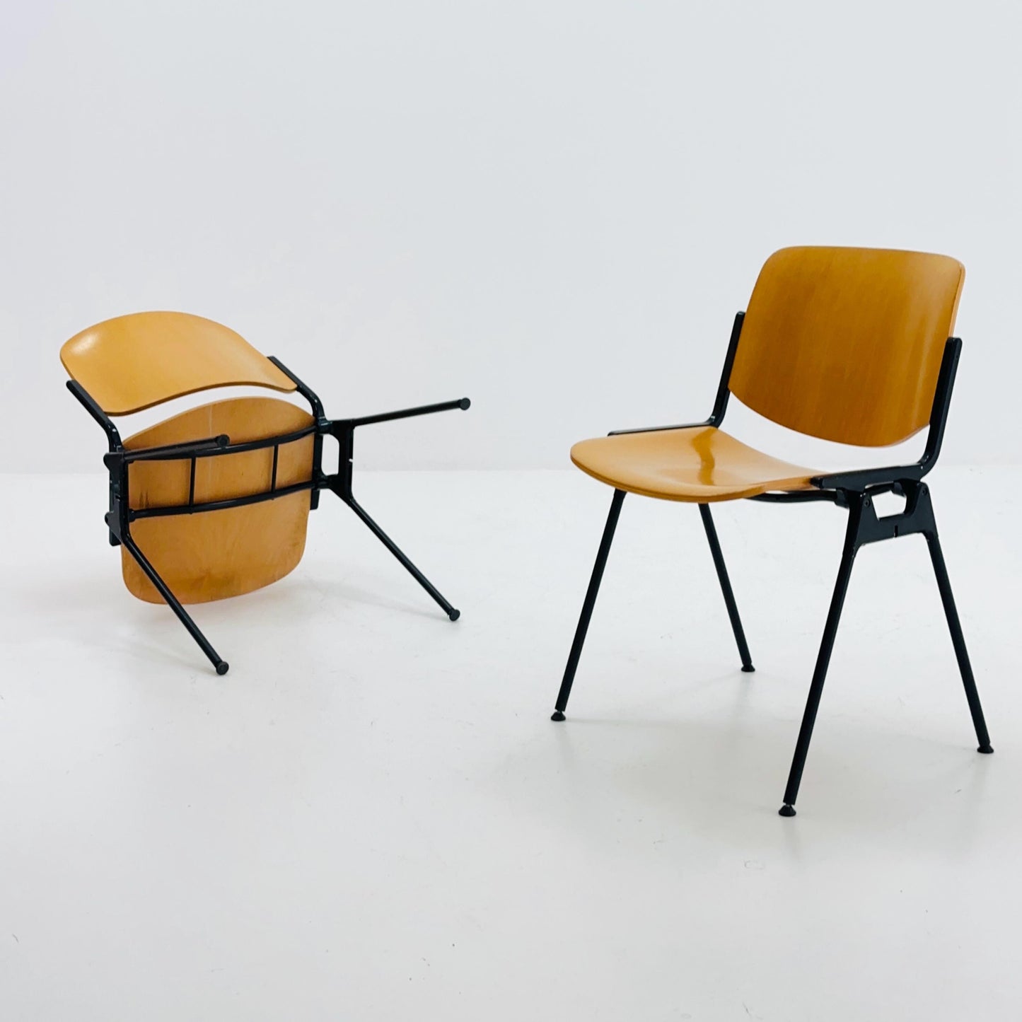 1 of 2 Mid century Stacking chair by Giancarlo Piretti for Anomima Castelli ,Italy 1960s