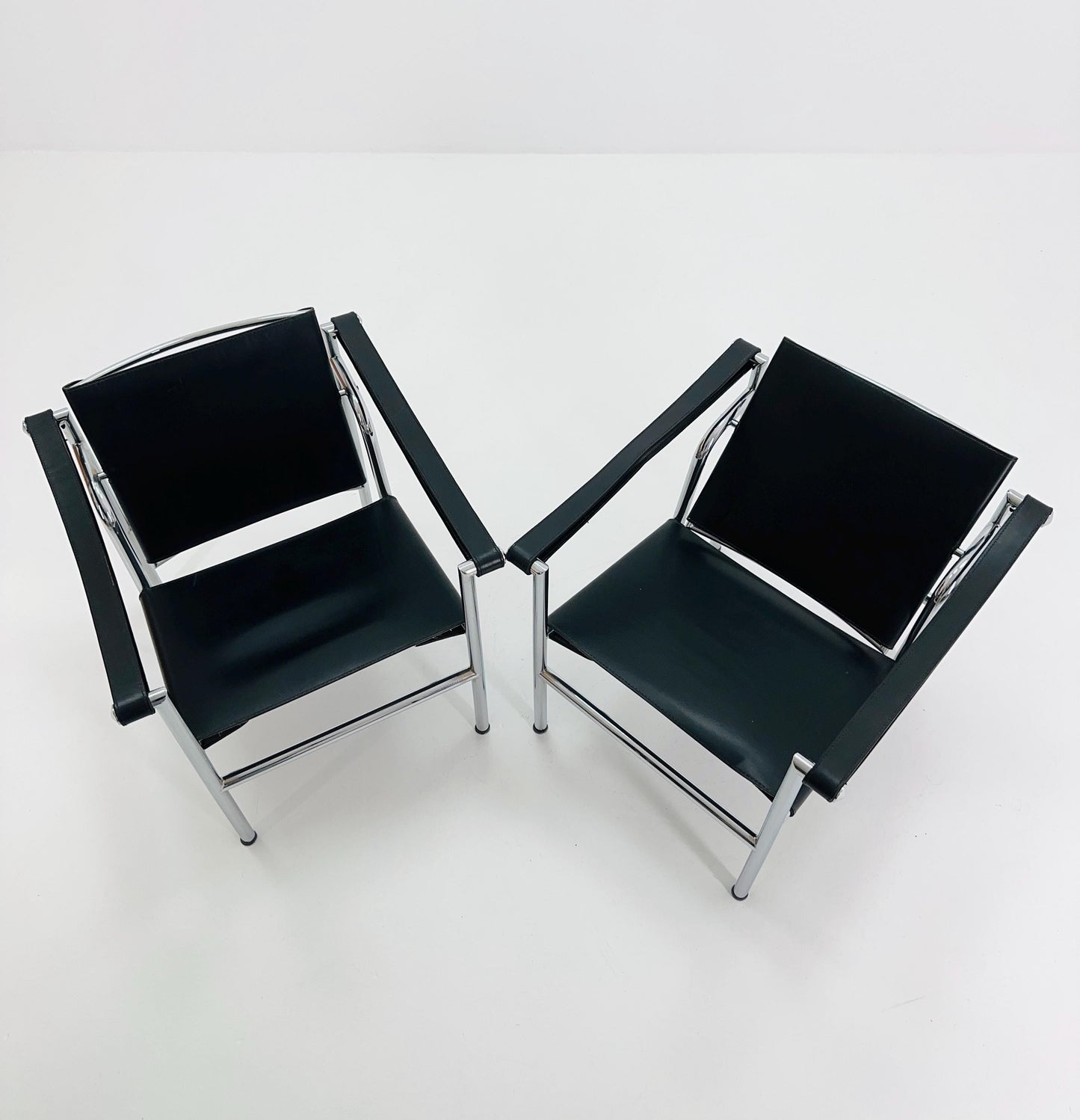 Set of 2 Mid-Century LC1 “Sael” Black Armchairs by Le Corbusier, 1980s – Italy