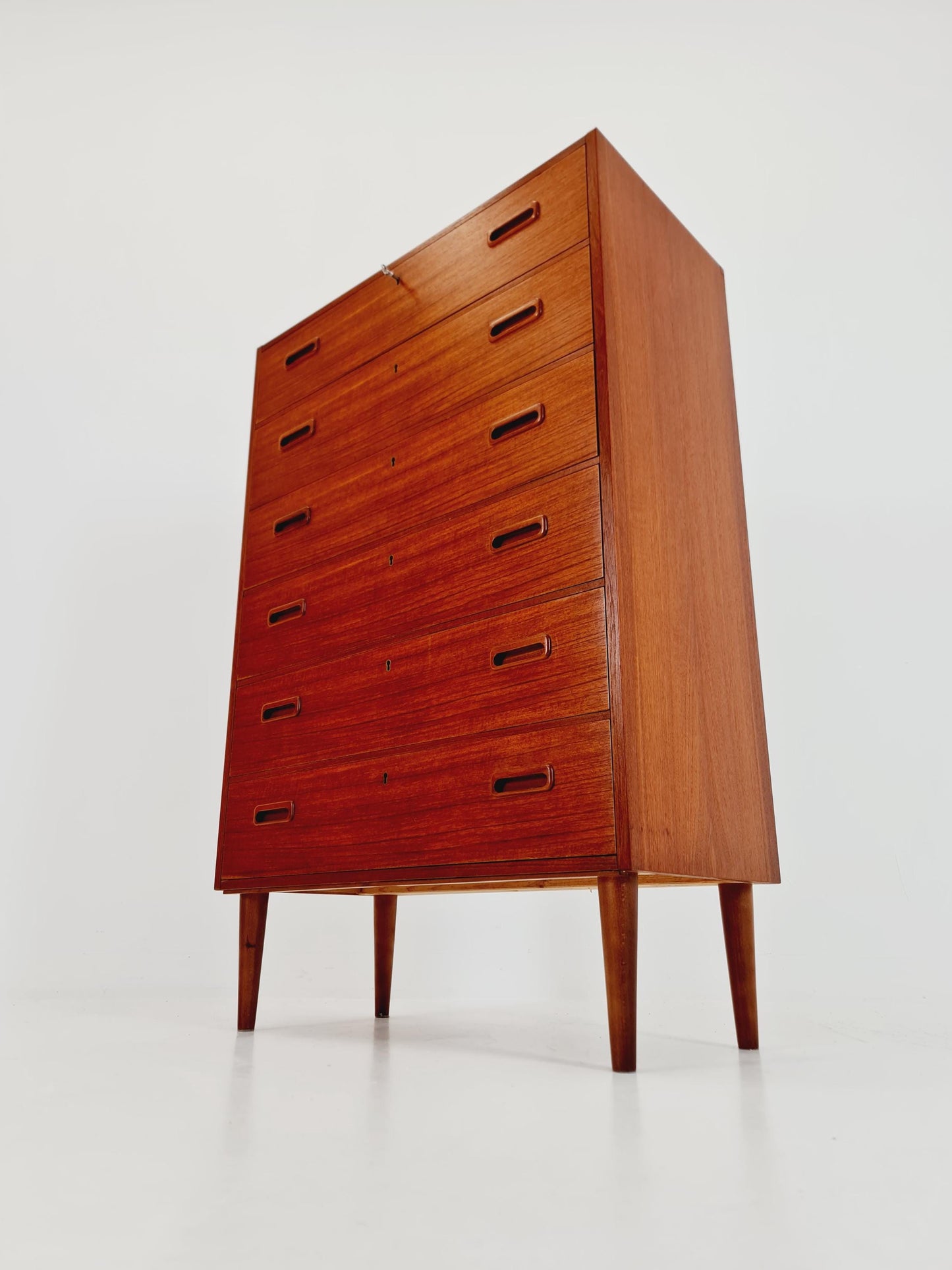 Midcentury Danish teak chest of drawers / drawer dresser / cabinet, 1960s