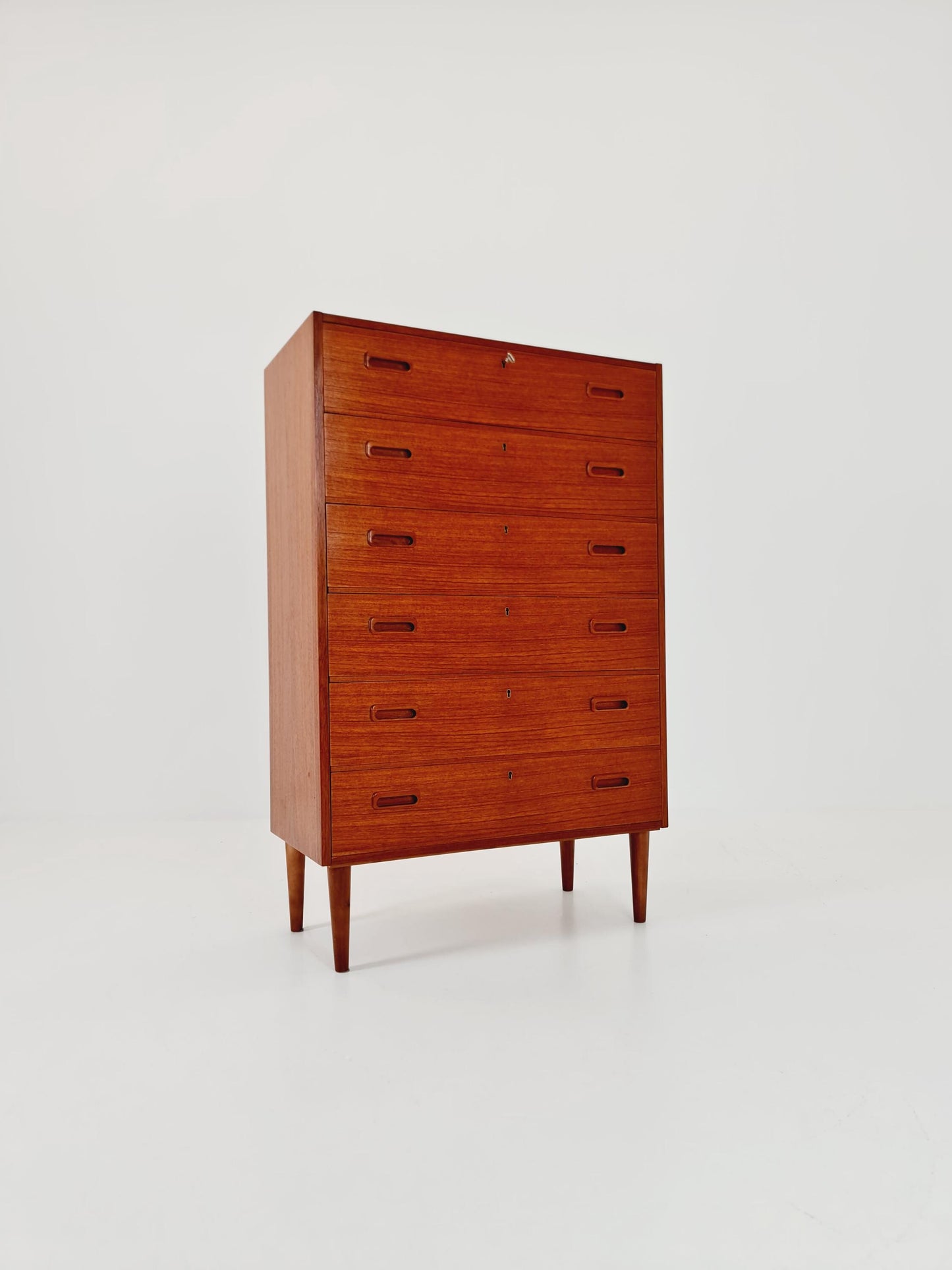 Midcentury Danish teak chest of drawers / drawer dresser / cabinet, 1960s