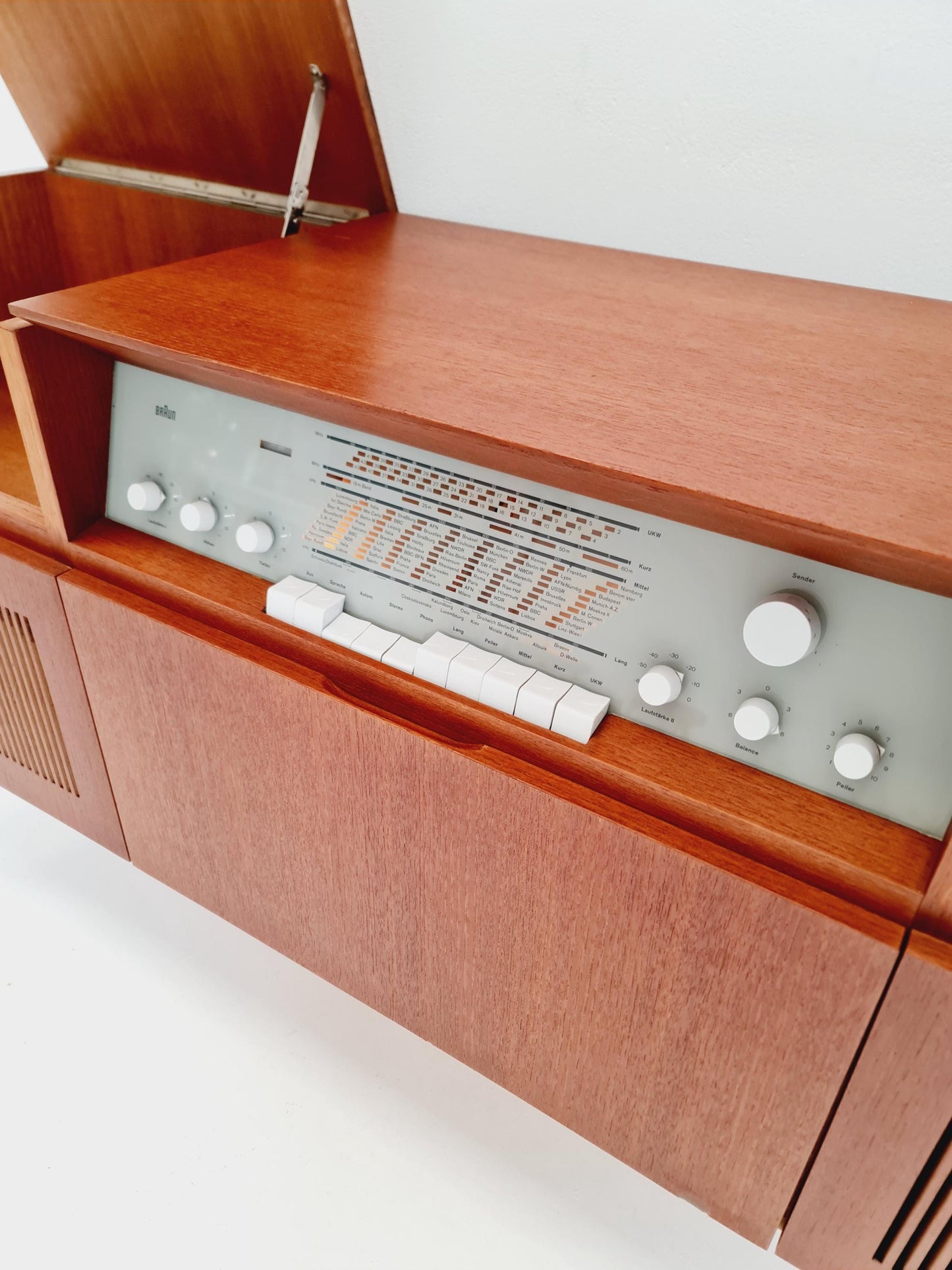 Mid Century Modern German Teak record player, radio by Braun “R 32 ”, 1960s
