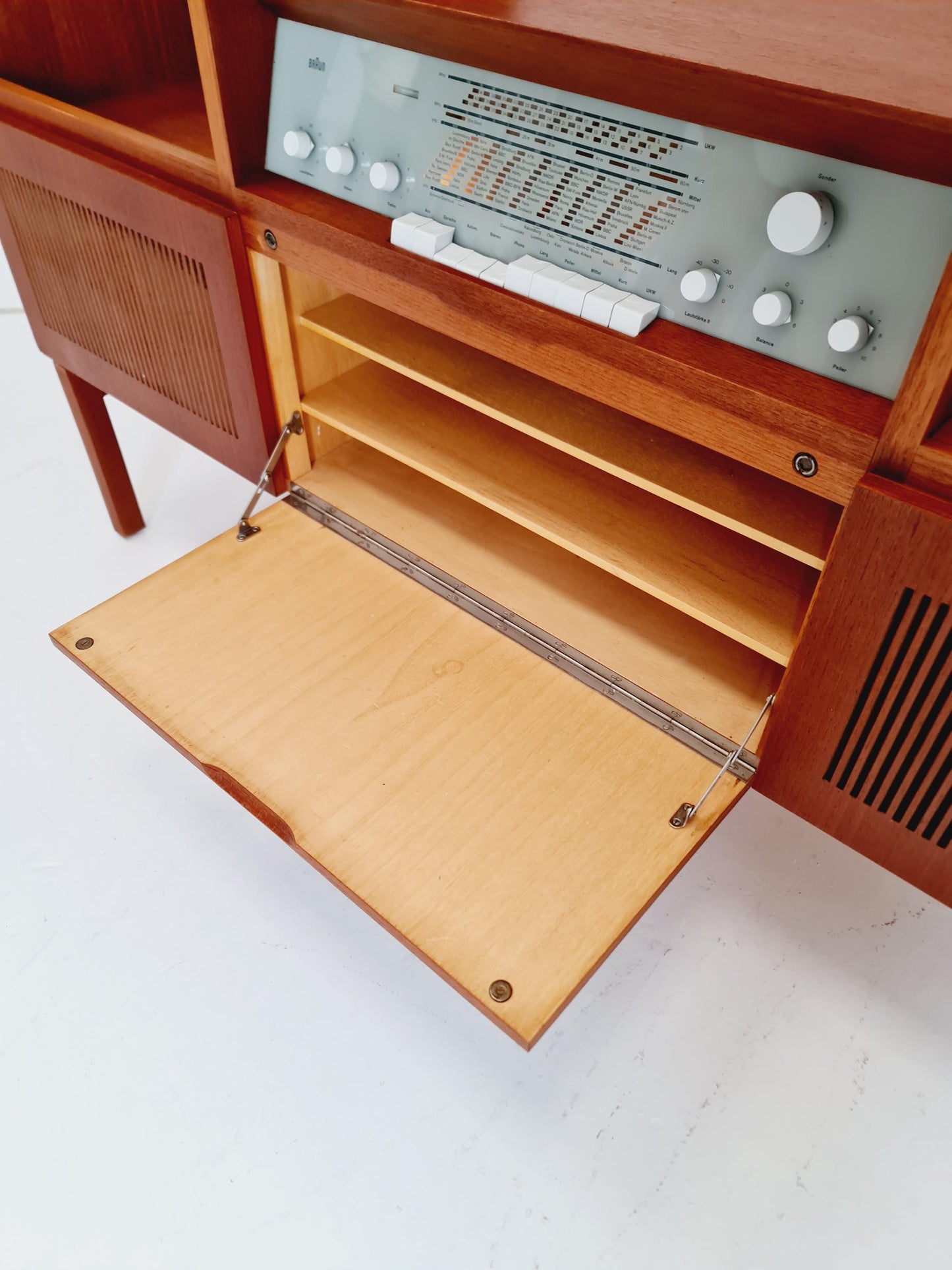Mid Century Modern German Teak record player, radio by Braun “R 32 ”, 1960s