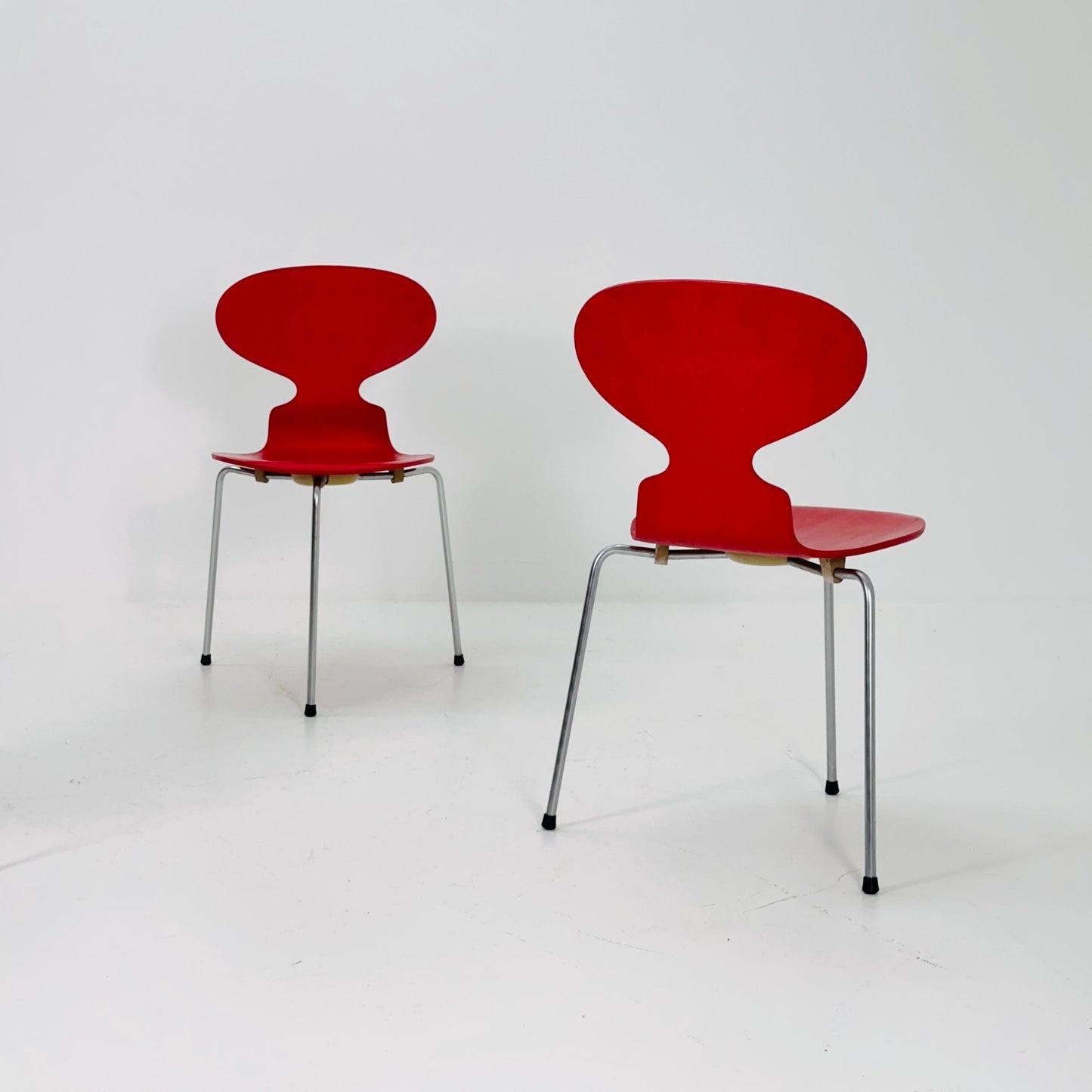 Set of 4 Mid-Century Arne Jacobsen 3100 Ant Chairs – Rare 3-Leg Version, Fritz Hansen Denmark, 1970s