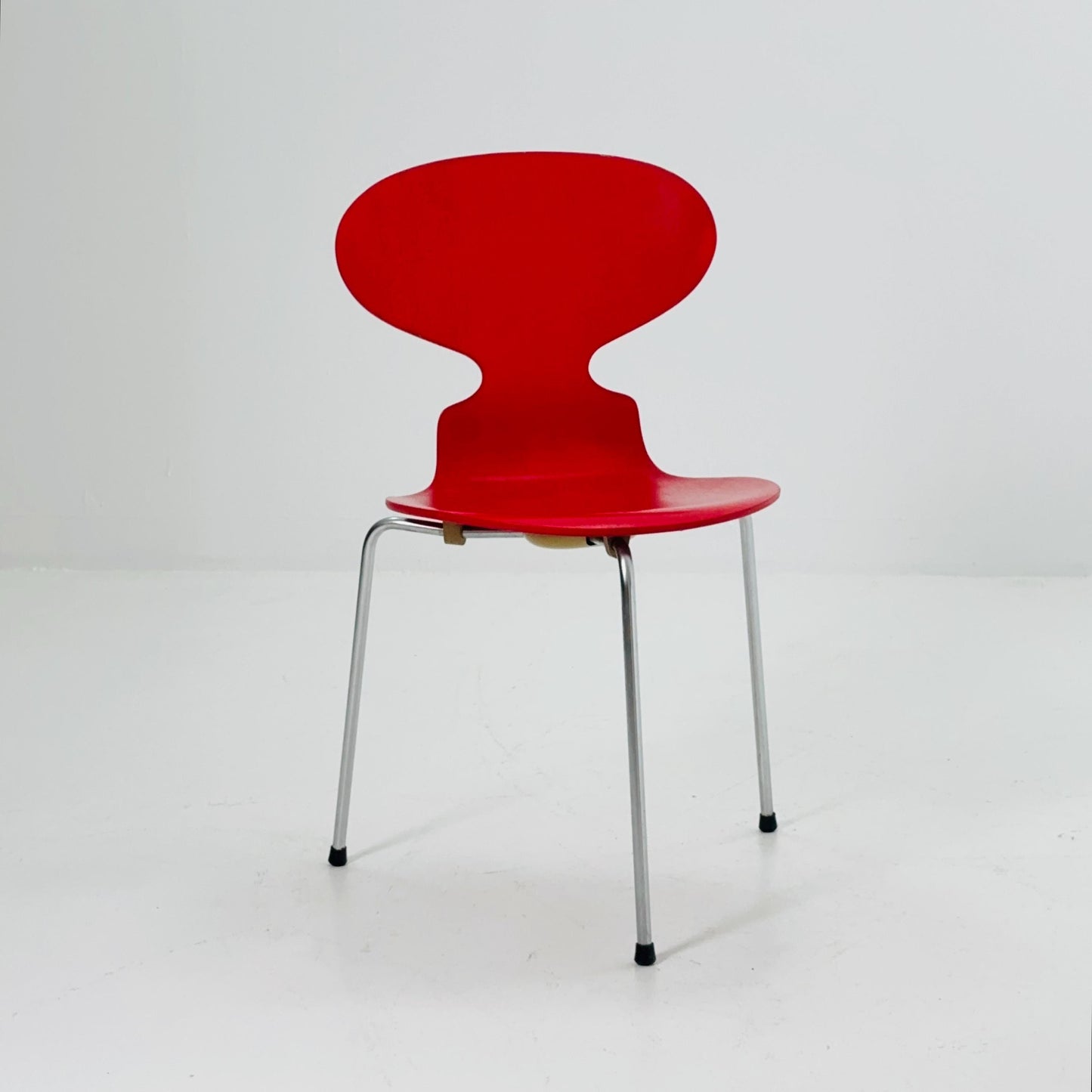 Set of 4 Mid-Century Arne Jacobsen 3100 Ant Chairs – Rare 3-Leg Version, Fritz Hansen Denmark, 1970s