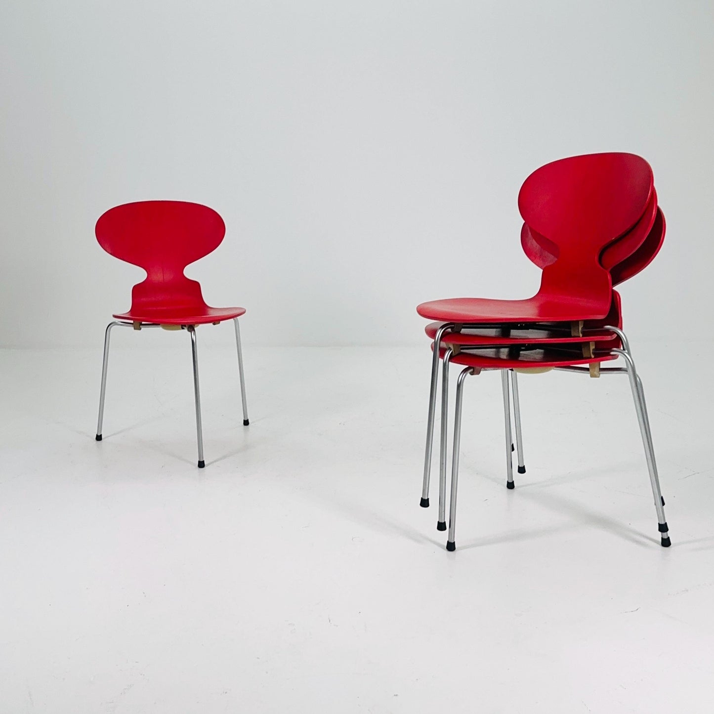 Set of 4 Mid-Century Arne Jacobsen 3100 Ant Chairs – Rare 3-Leg Version, Fritz Hansen Denmark, 1970s
