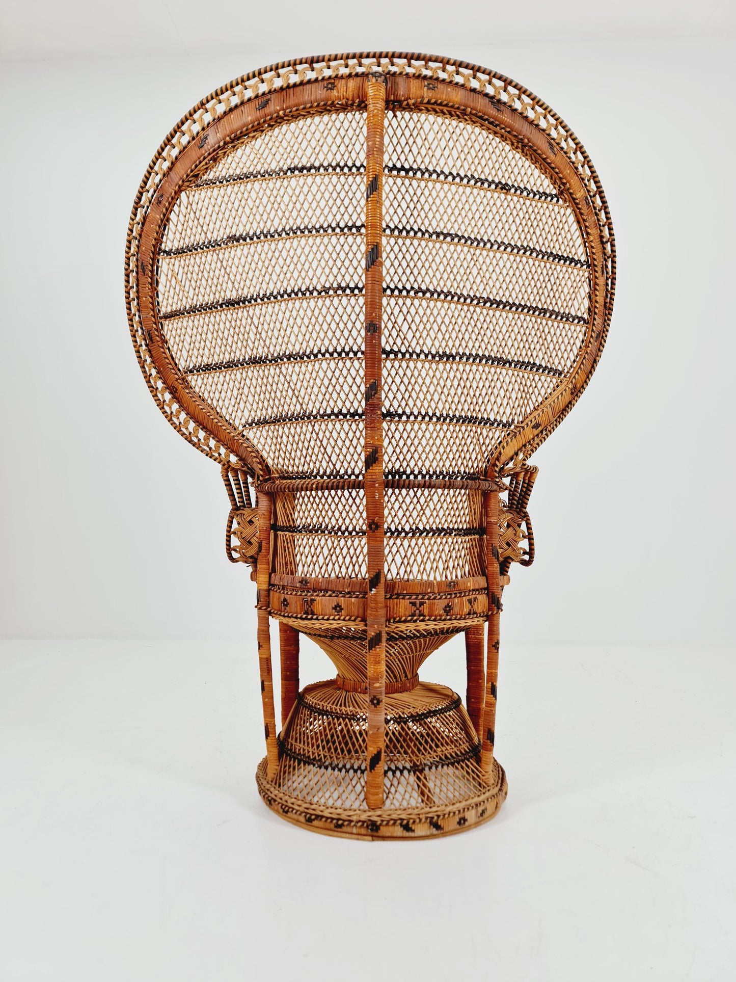 Mid century Classic Wicker Emmanuelle Peacock Chair ca. 1960/70er Jahre