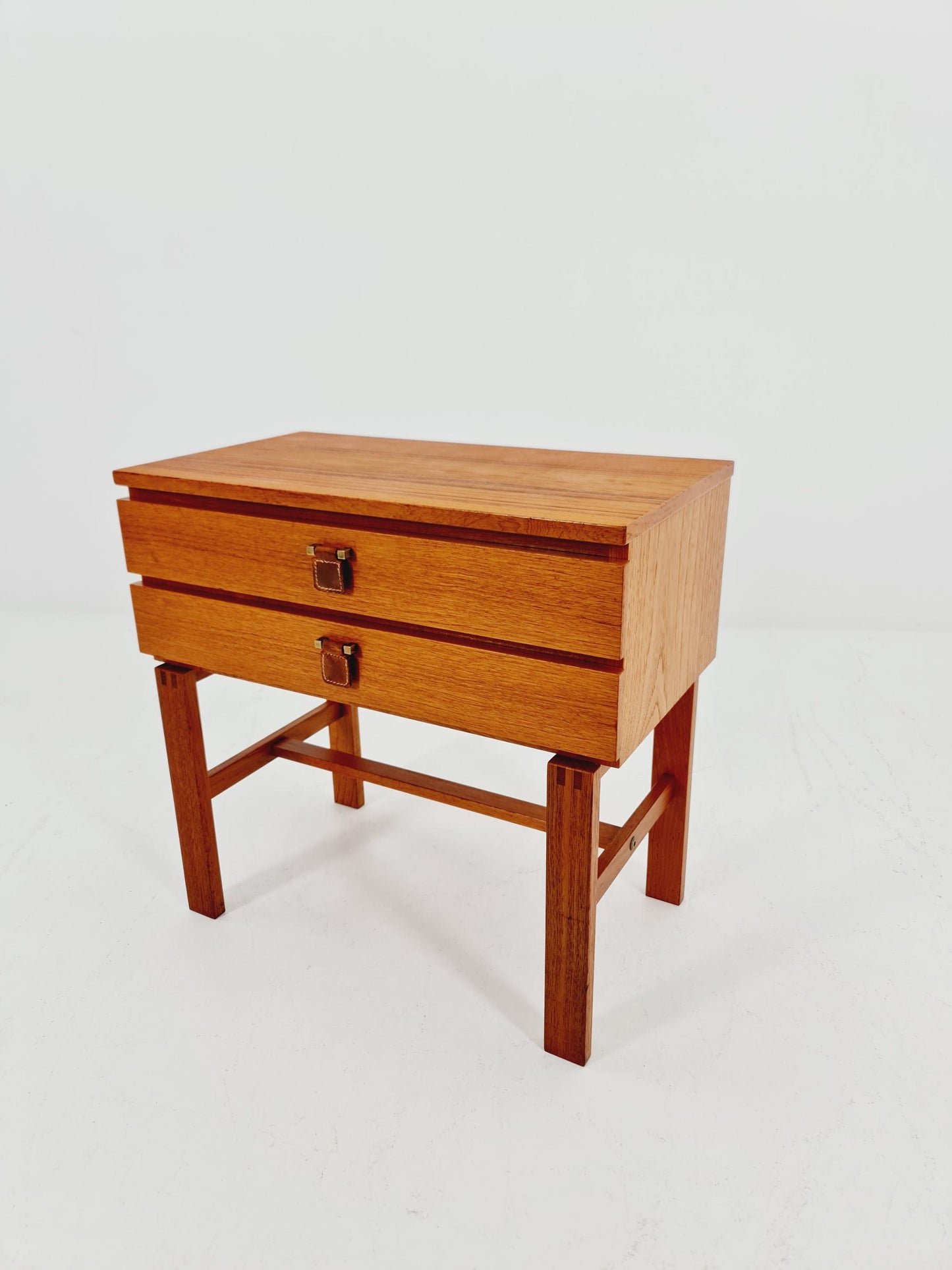 Midcentury Swedish teak Side table/ Bedside table By AB Nybrofabriken model Chamant 1960s