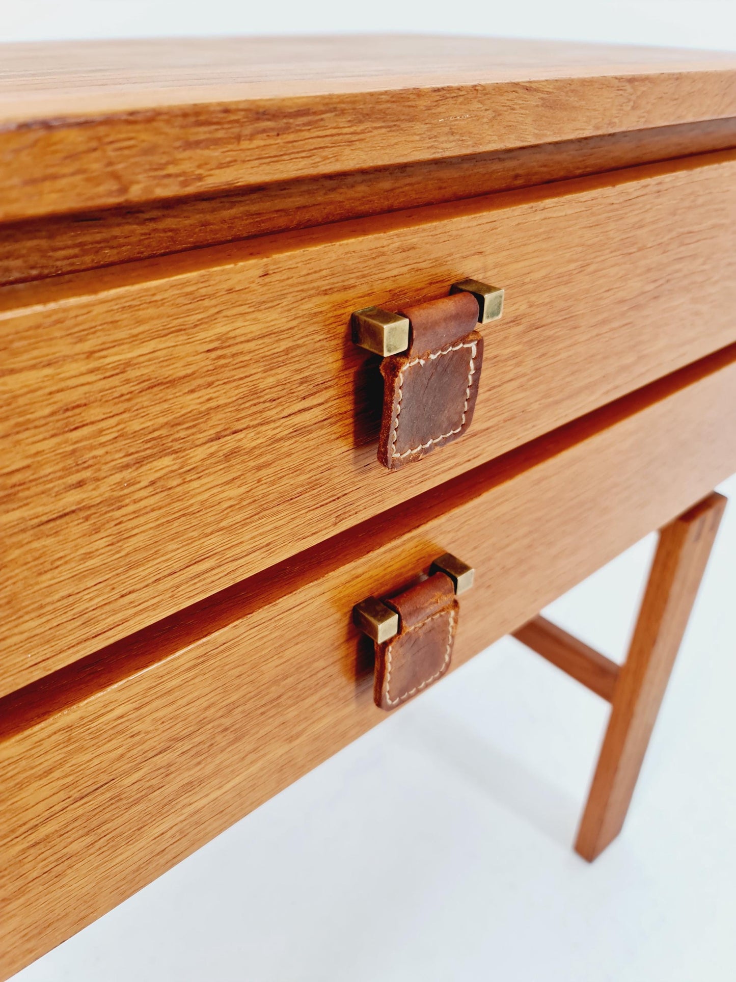 Midcentury Swedish teak Side table/ Bedside table By AB Nybrofabriken model Chamant 1960s