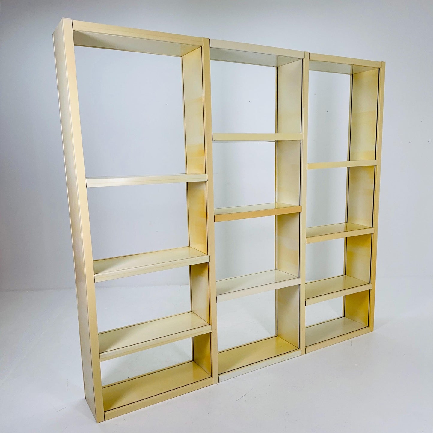Rare mid century White Modular Shelving System Dodona 300’ Bookcase by Ernesto Gismondi for Artemide, , 1960s Italy