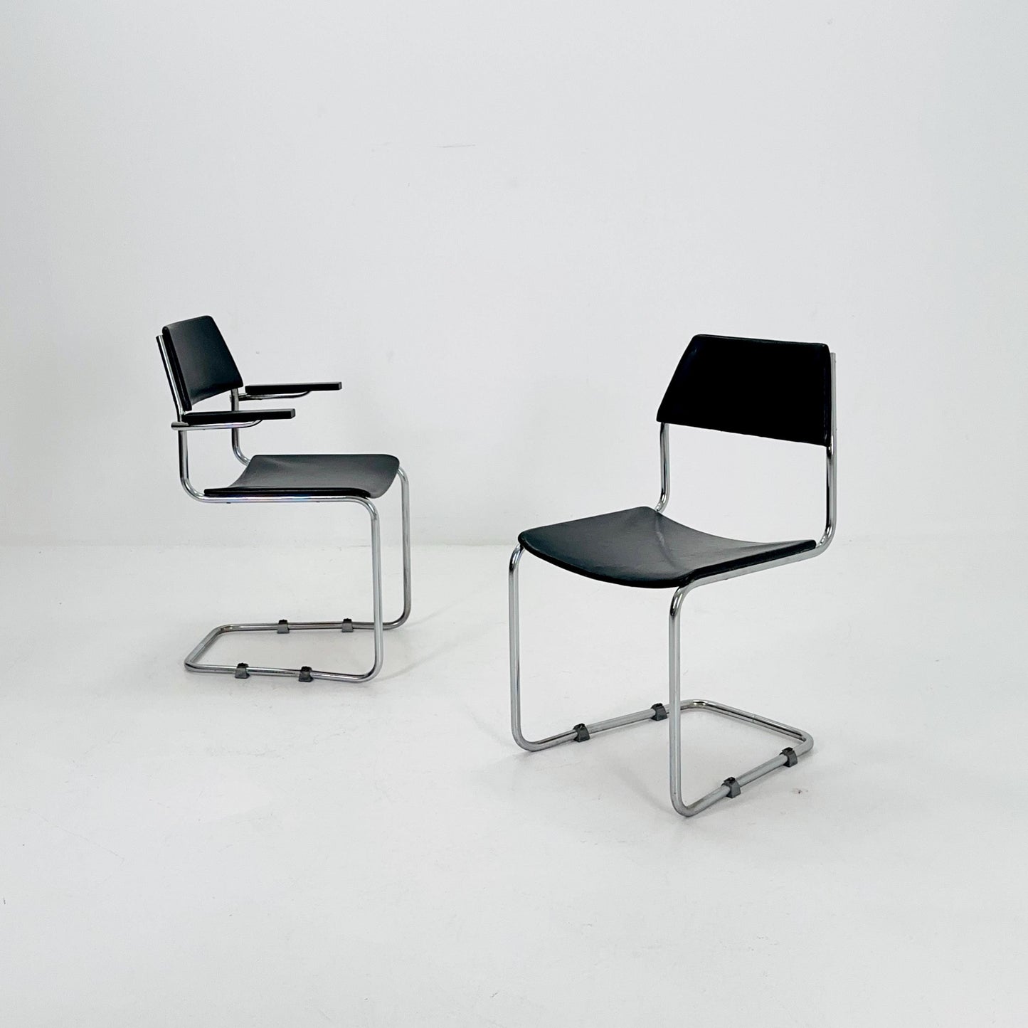 Set of 2 Bauhaus Cantilever Chairs by Mauser Werke Waldeck – Armchair & Side Chair, 1940s Germany