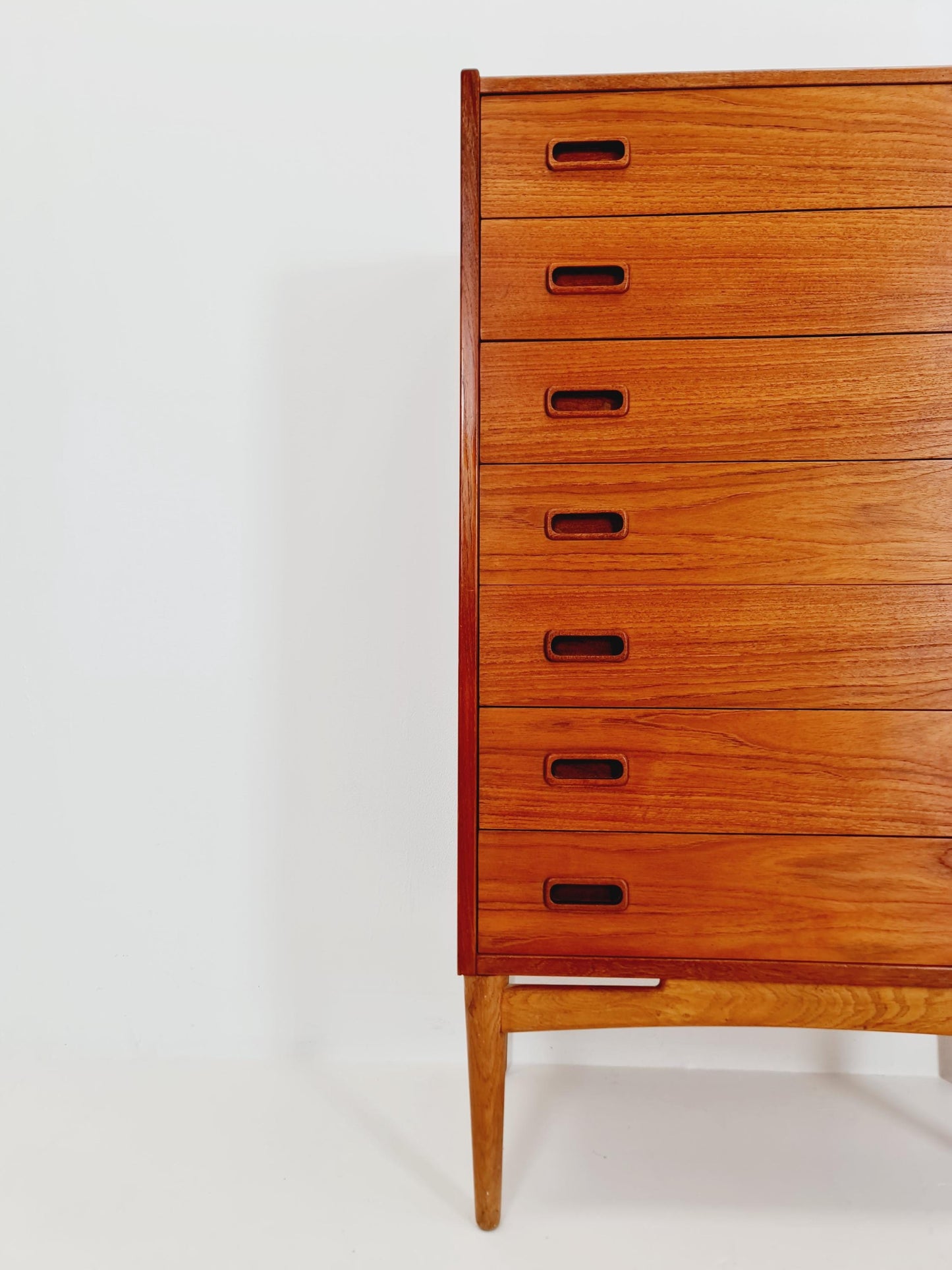 Midcentury Danish teak chest of drawers / drawer dresser / cabinet, 1960s