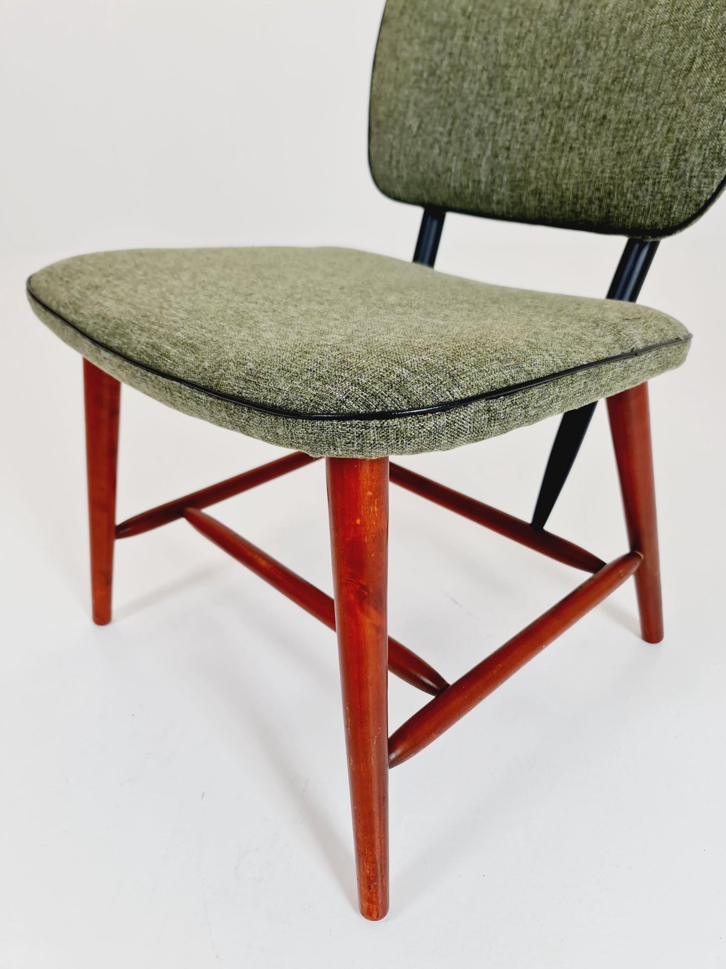 Mid-Century Modern Swedish Lounge chair with Olive Green Upholstery Design by Alf Svensson for Ljungs Industrier ,Dux ,1950s