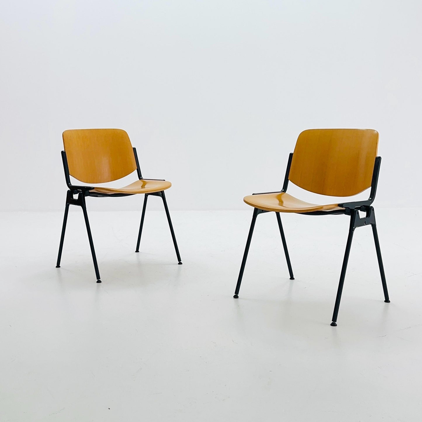 1 of 2 Mid century Stacking chair by Giancarlo Piretti for Anomima Castelli ,Italy 1960s