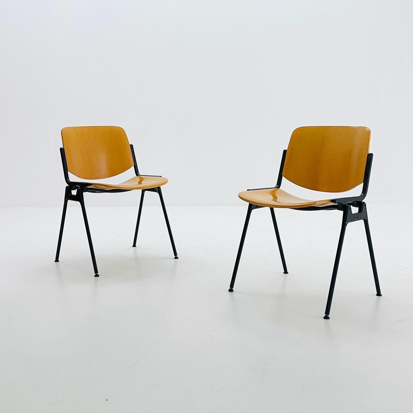 1 of 2 Mid century Stacking chair by Giancarlo Piretti for Anomima Castelli ,Italy 1960s