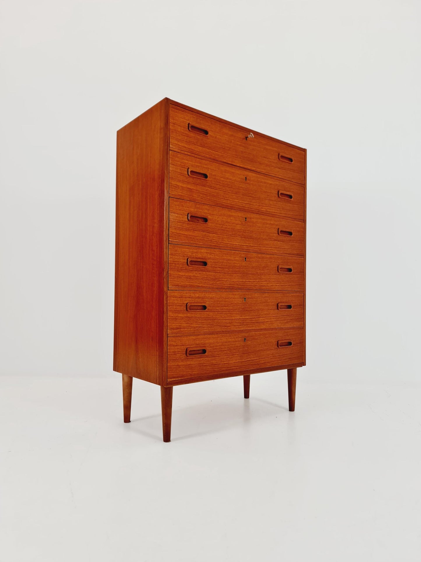 Midcentury Danish teak chest of drawers / drawer dresser / cabinet, 1960s