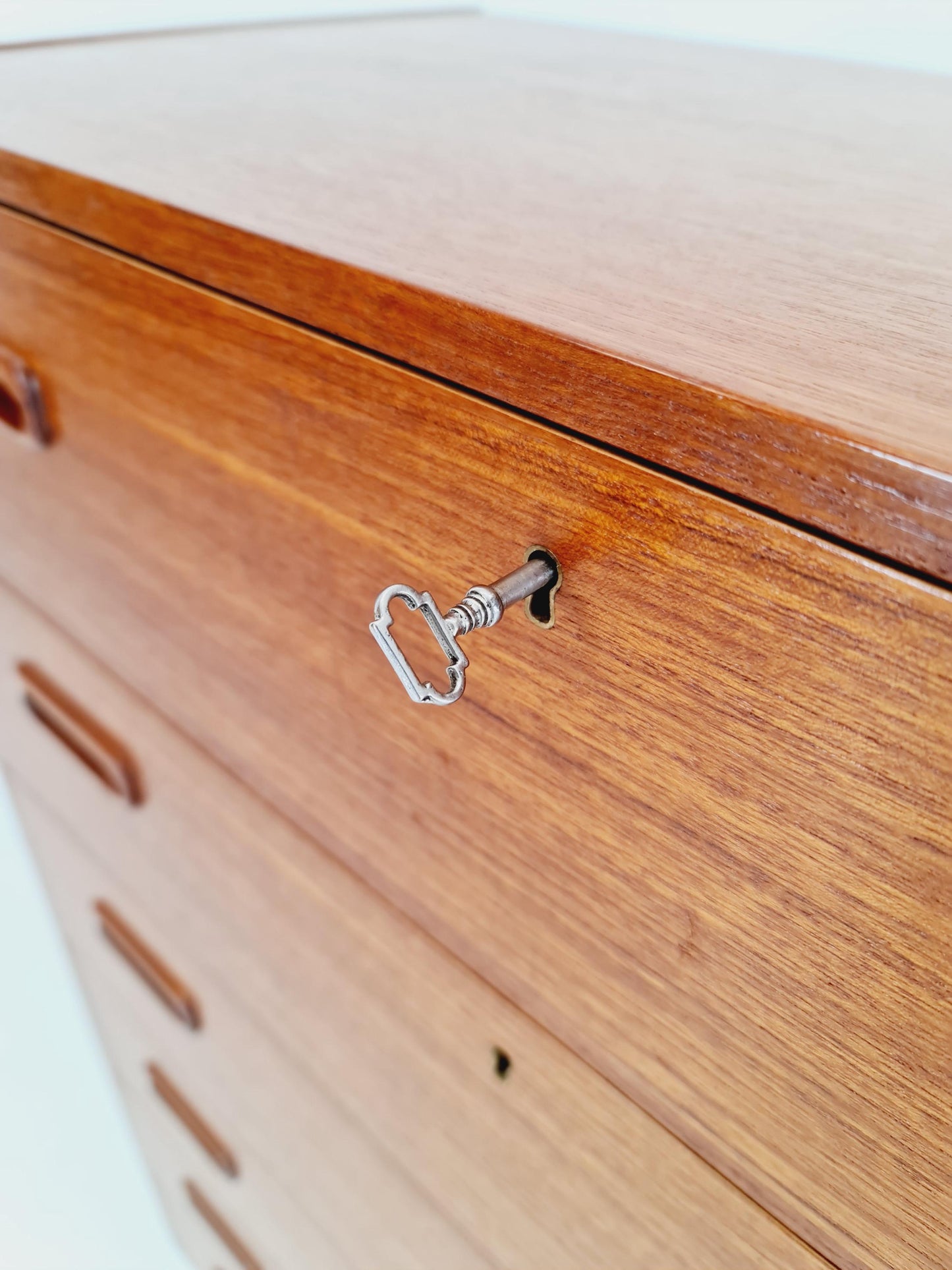 Midcentury Danish teak chest of drawers / drawer dresser / cabinet, 1960s