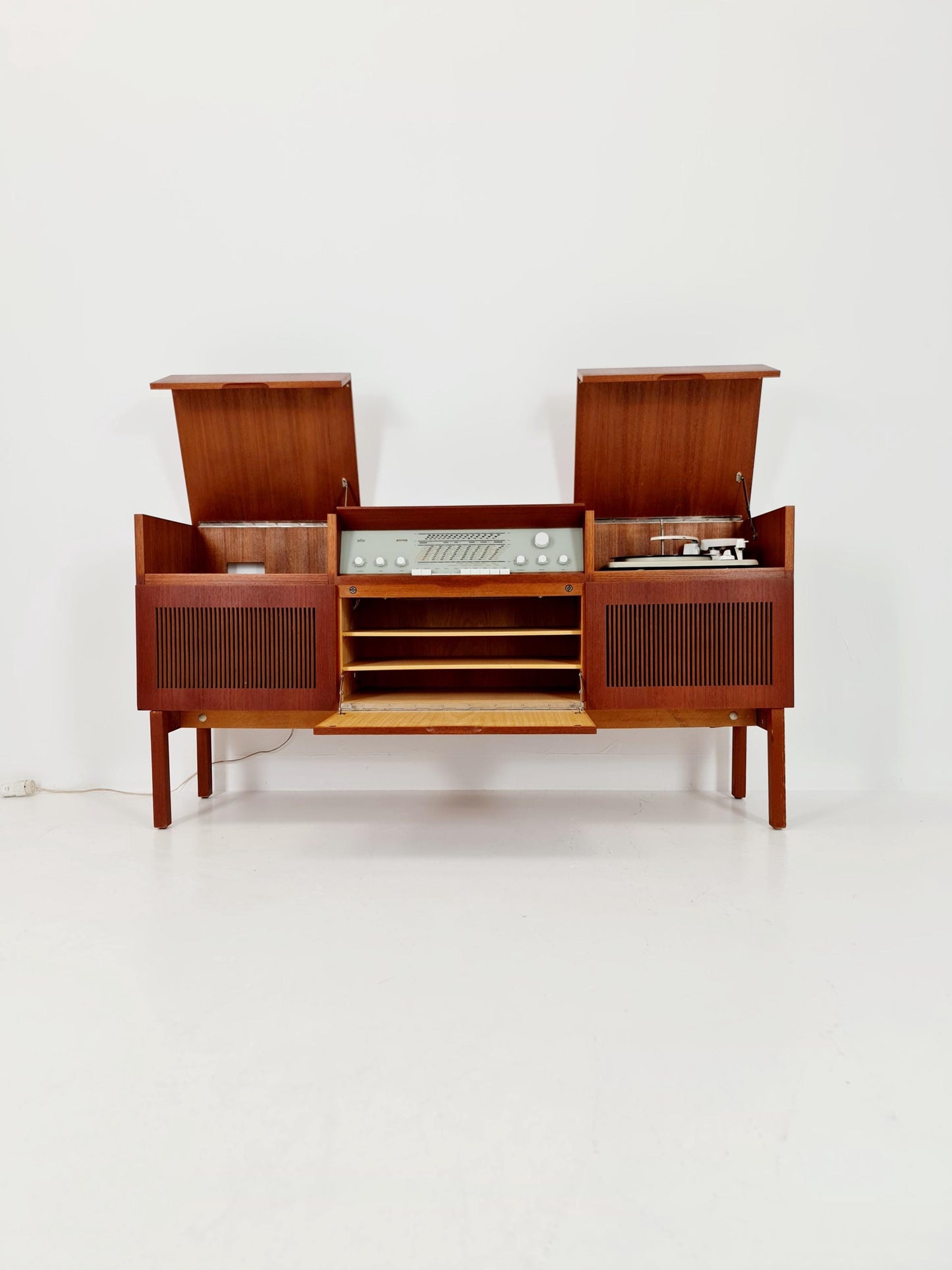 Mid Century Modern German Teak record player, radio by Braun “R 32 ”, 1960s