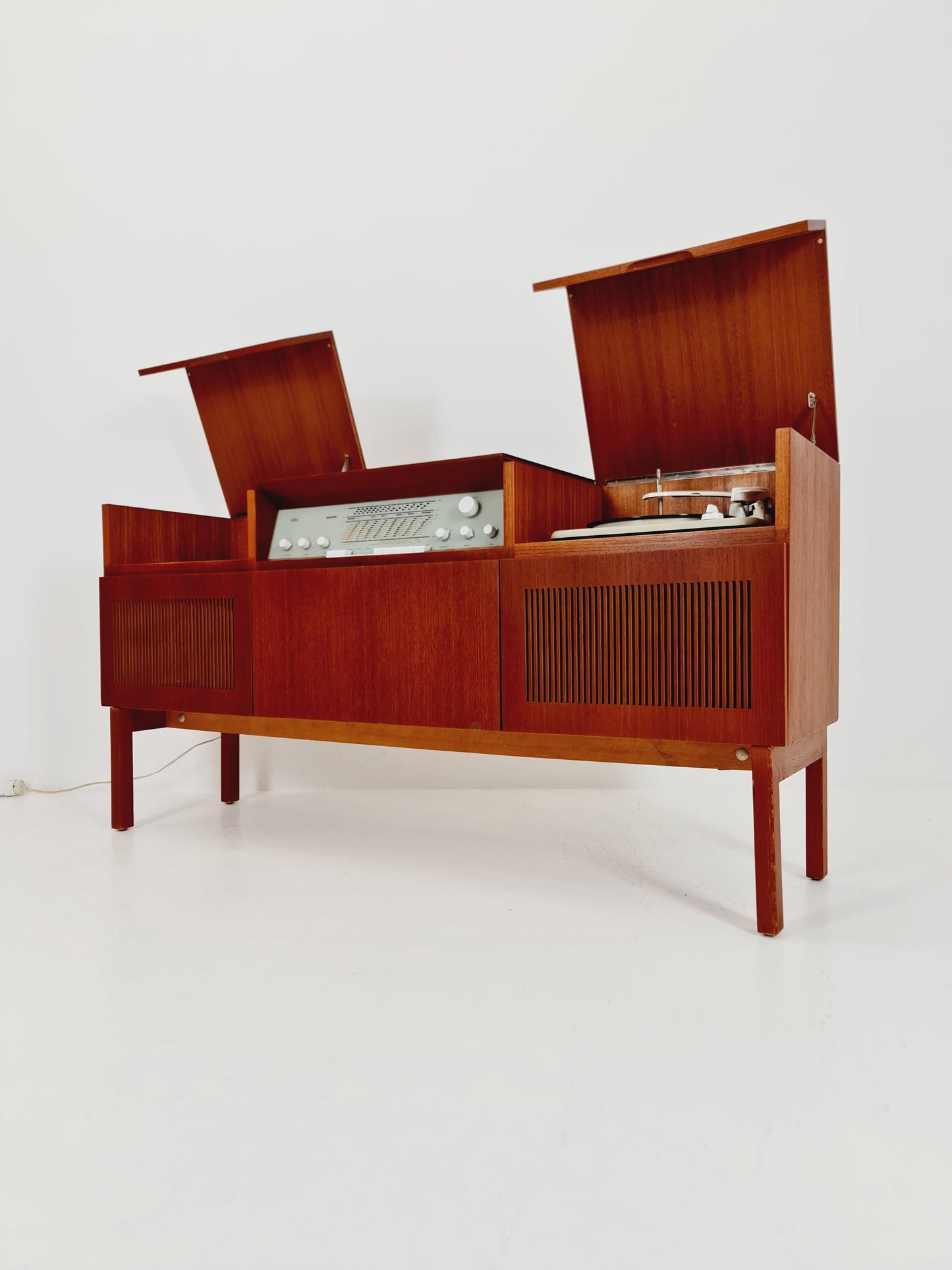 Mid Century Modern German Teak record player, radio by Braun “R 32 ”, 1960s