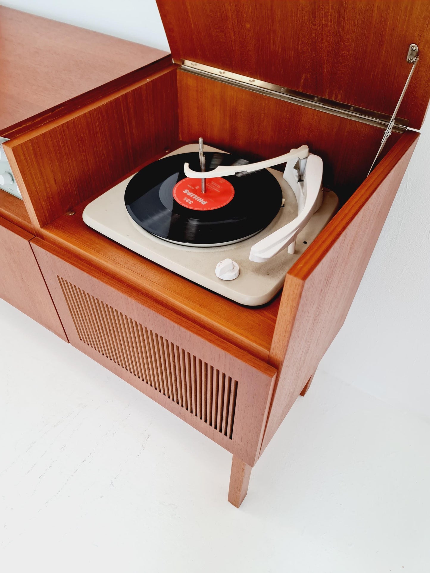 Mid Century Modern German Teak record player, radio by Braun “R 32 ”, 1960s