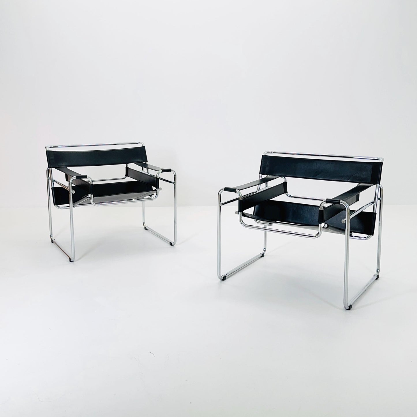 Set of 2 Mid century black B3 WASSILY Lounge armchair by Marcel Brauer 1990s Italy